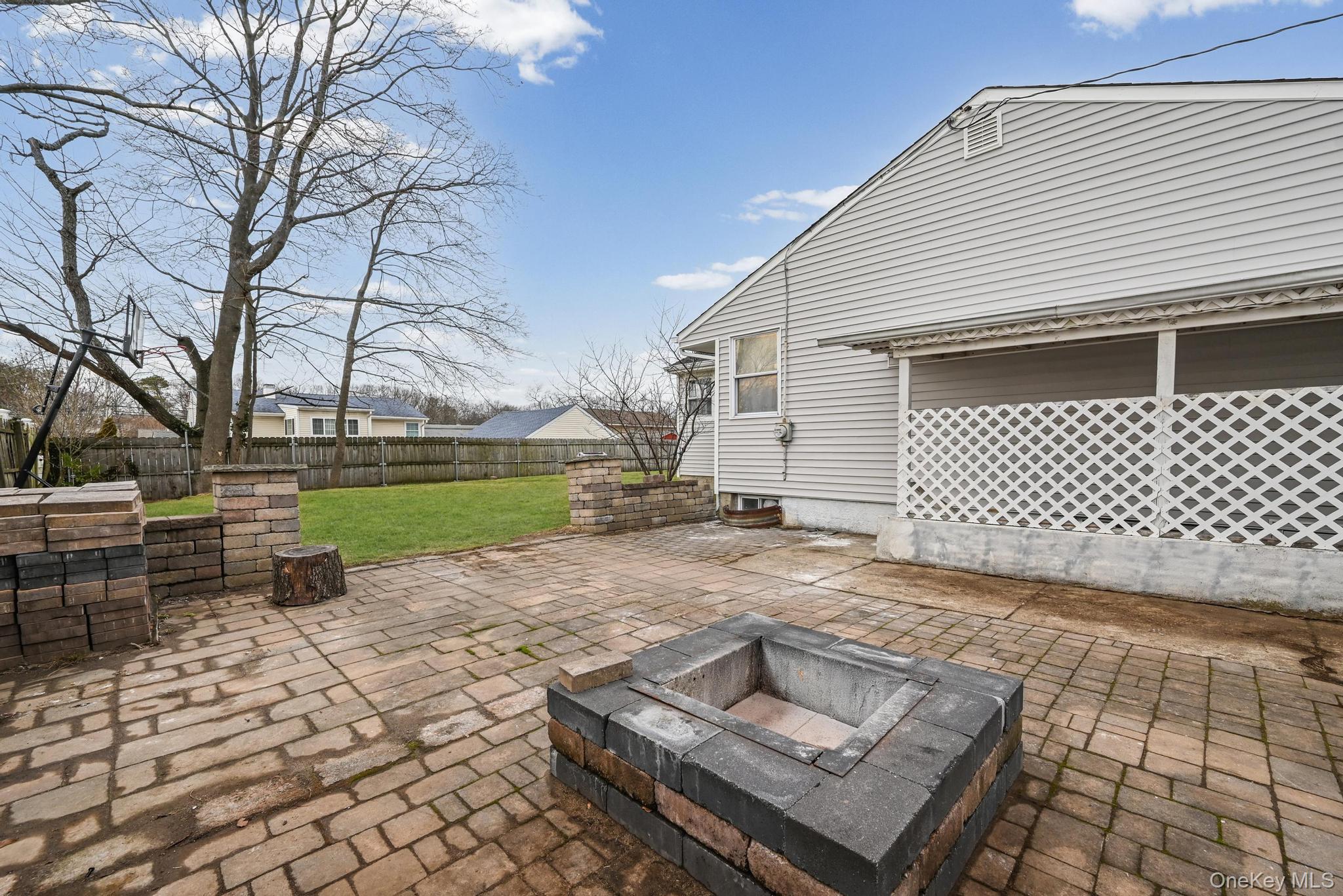 #6 photo, 186 Westwood Drive, Brentwood , NY 11717