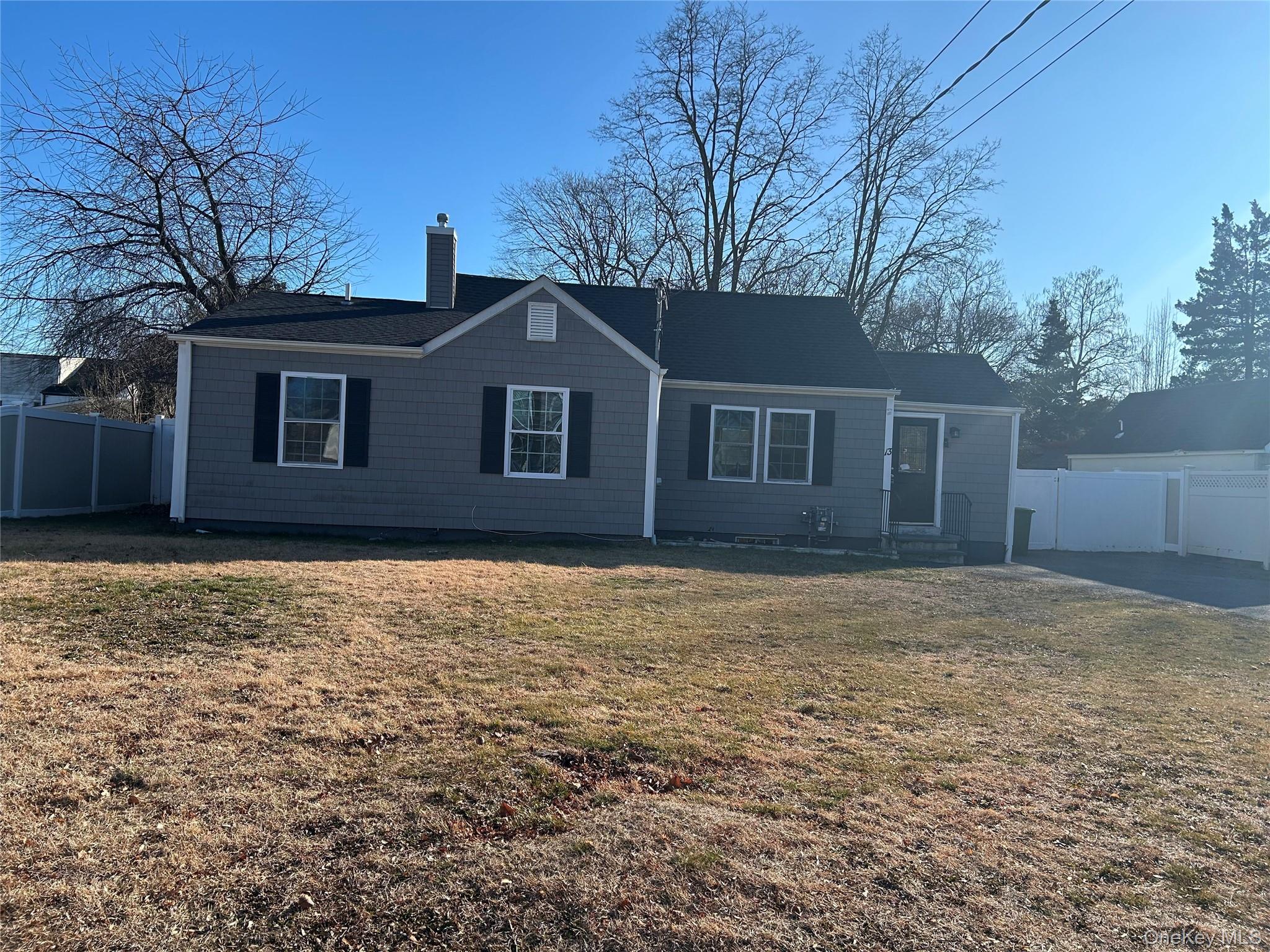 #1 photo, 13 Dietz Street, Саффолк ‖ Central Islip , NY 11722