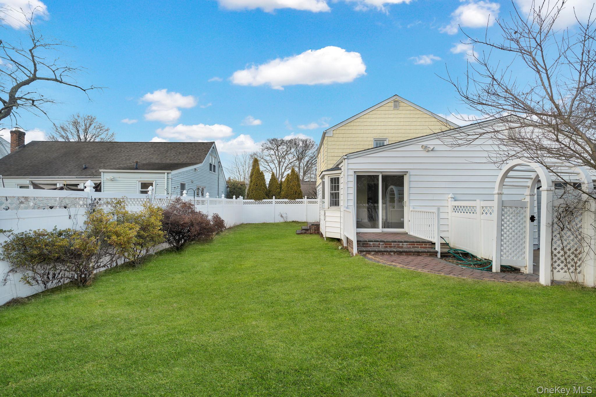 #20 photo, 6 Elliott Place, Freeport , NY 11520