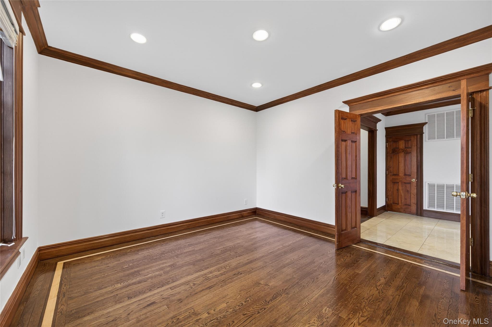 #13 photo, 3 Chestnut Court, ناسو Old Westbury , NY 11568