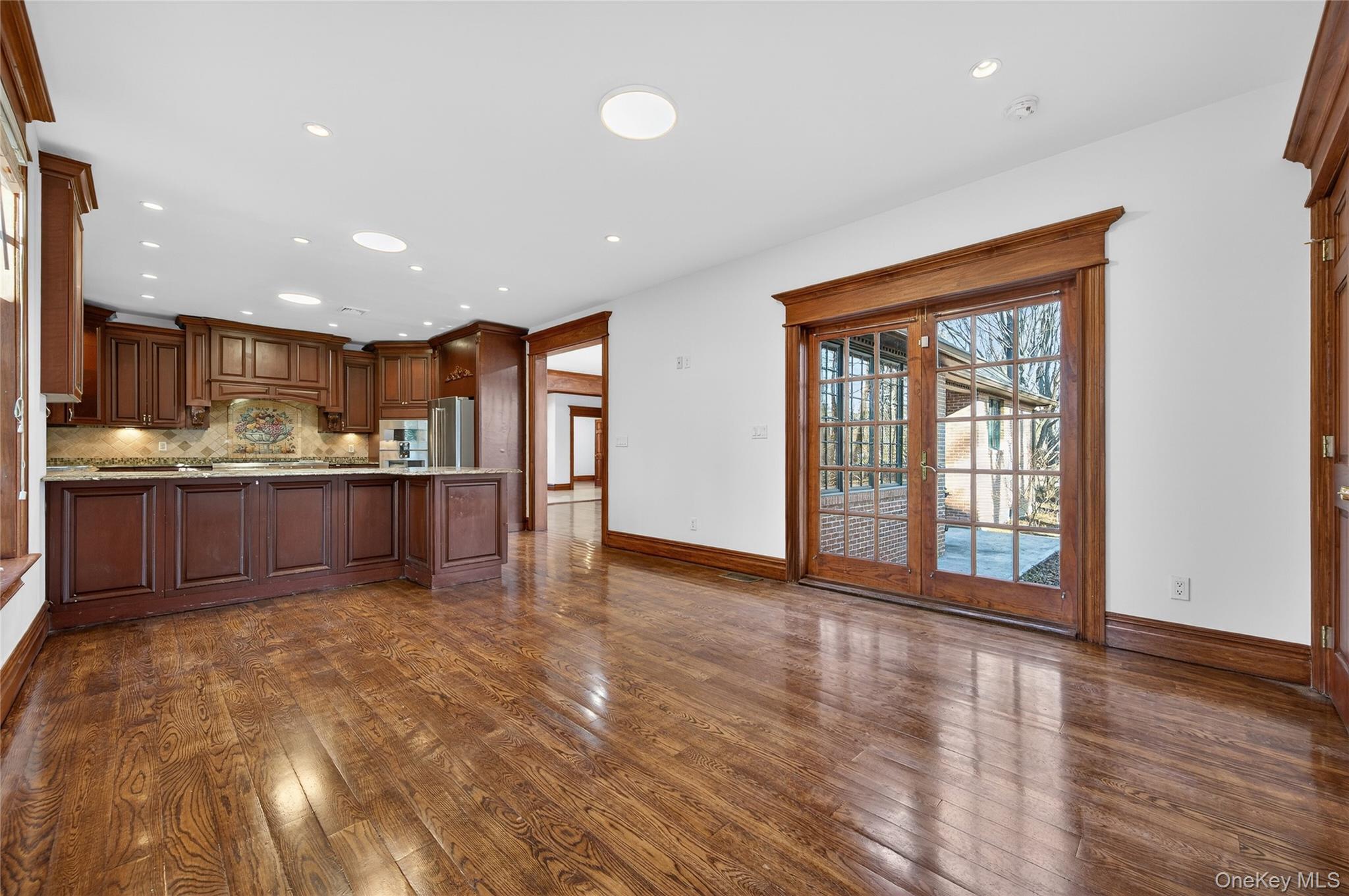 #16 photo, 3 Chestnut Court, ناسو Old Westbury , NY 11568