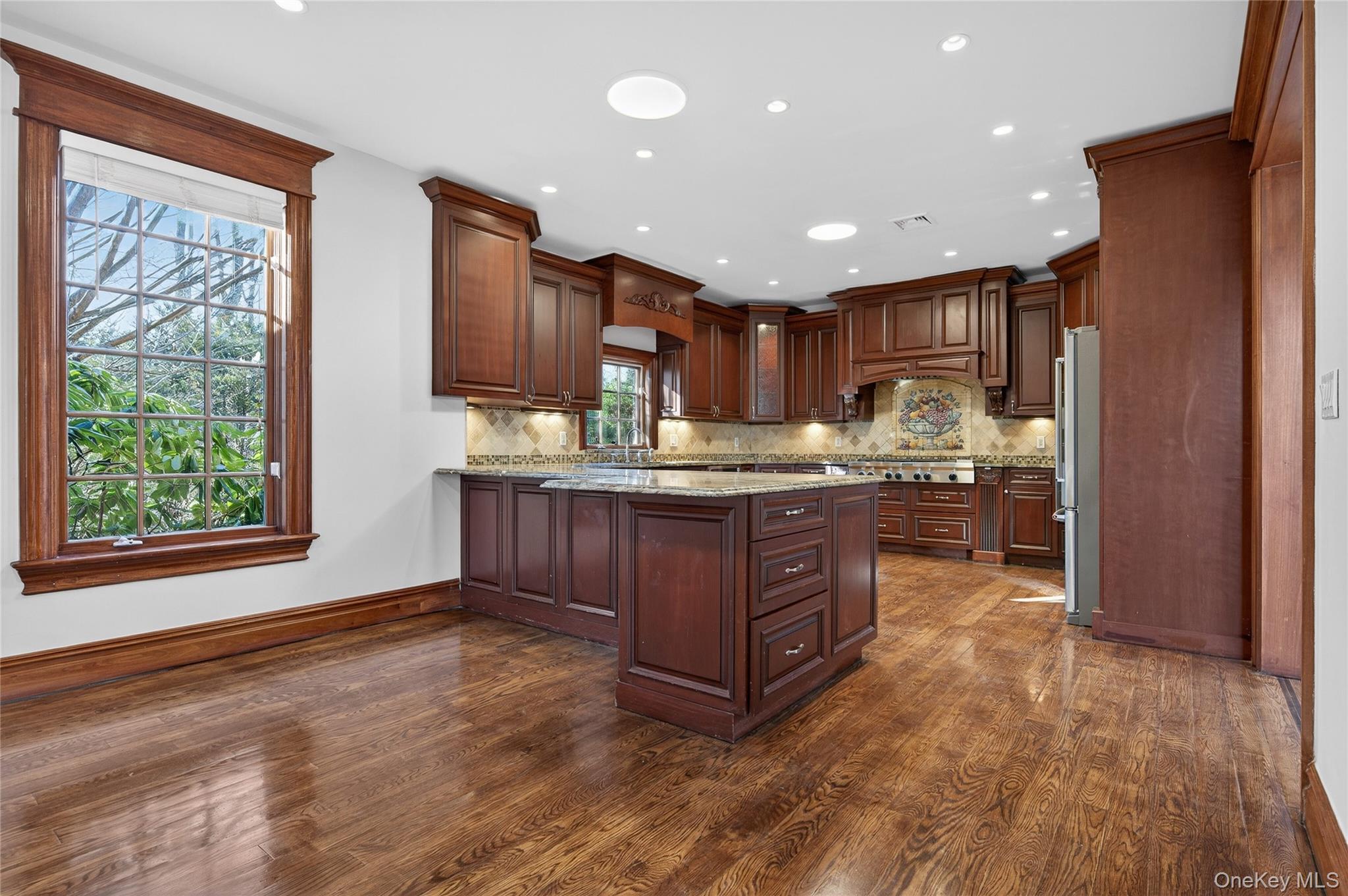 #17 photo, 3 Chestnut Court, ناسو Old Westbury , NY 11568