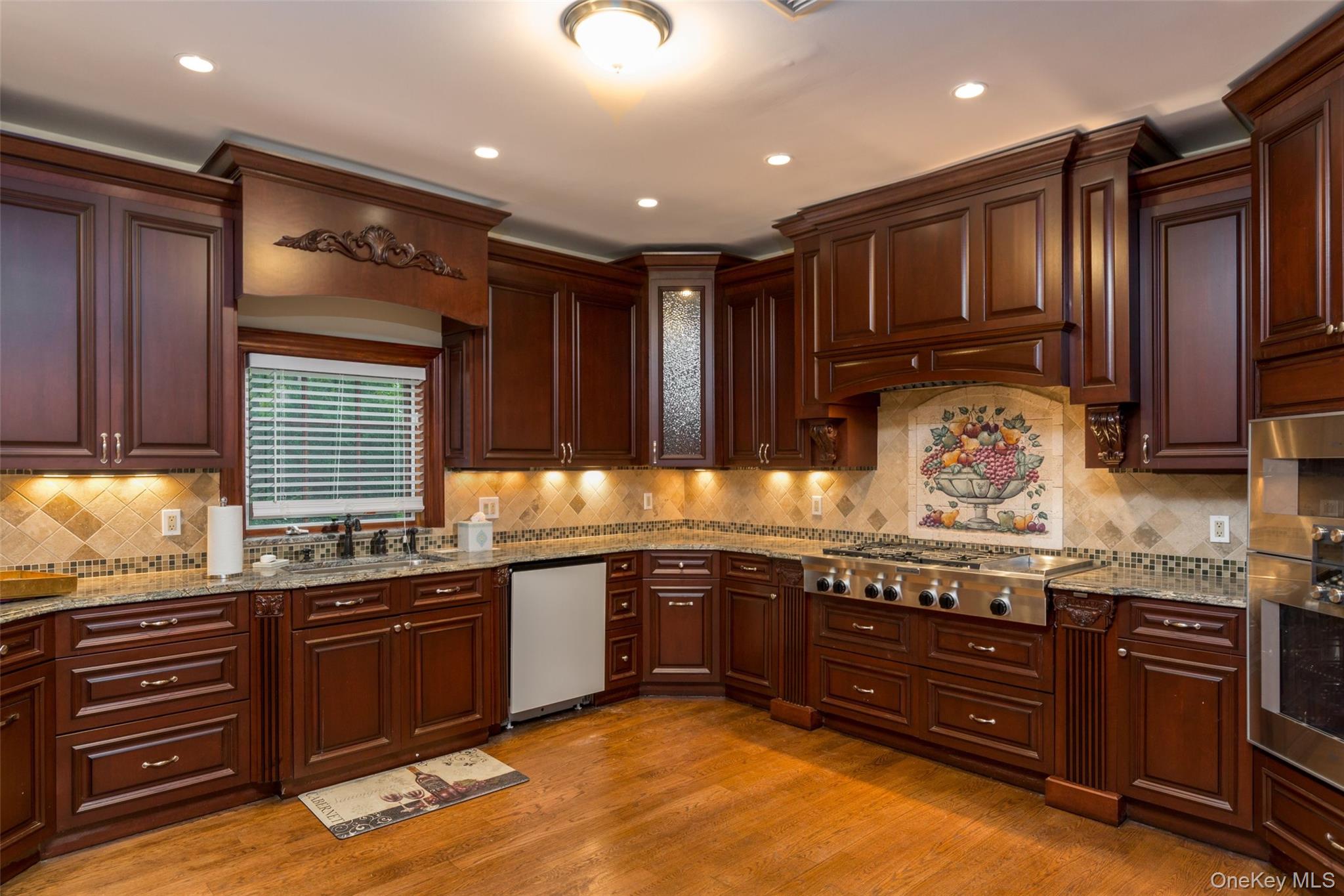 #18 photo, 3 Chestnut Court, ناسو Old Westbury , NY 11568