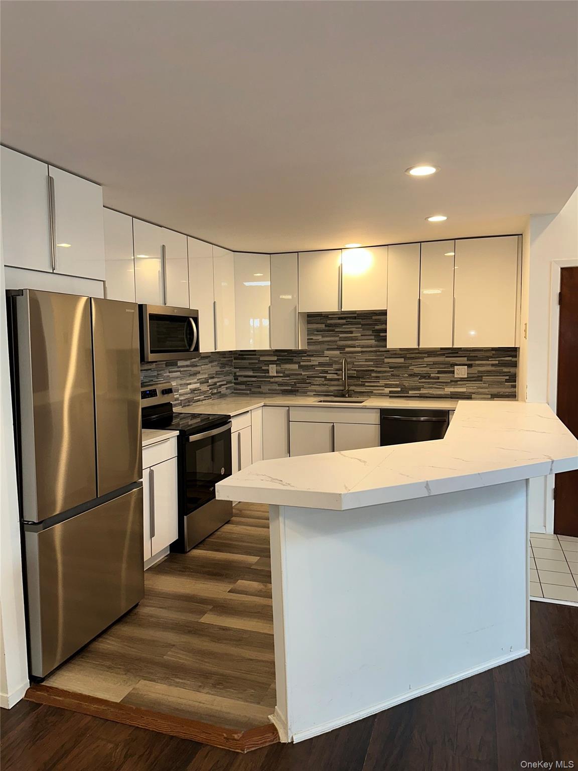 #2 photo, 83 Manorhaven Boulevard, Port Washington , NY 11050