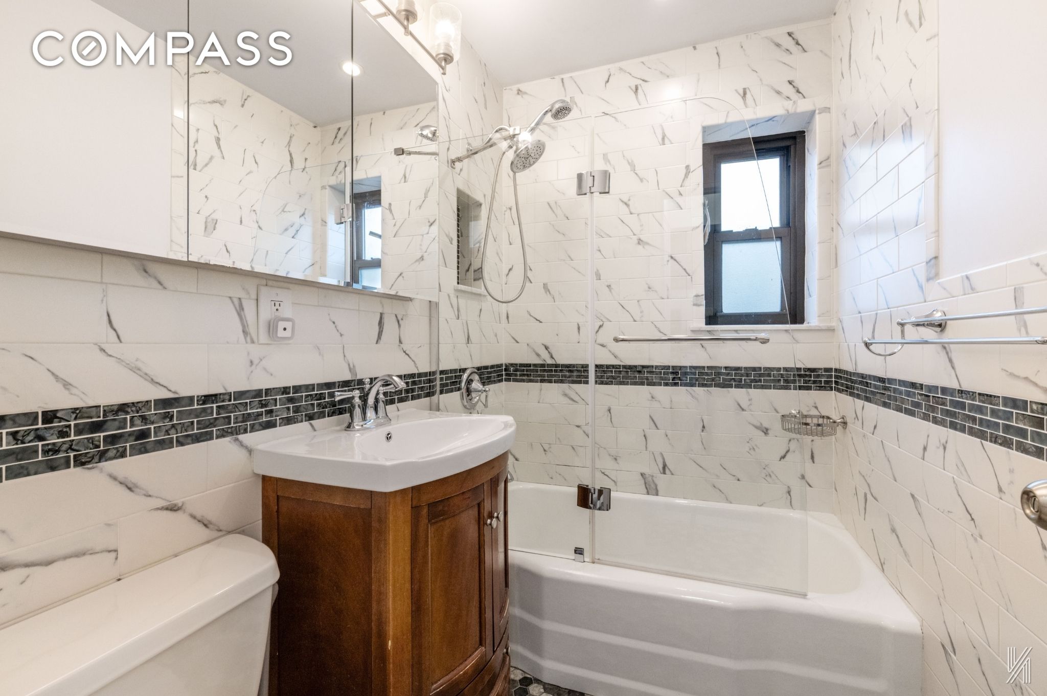 #17 photo, 34-10 94th Street, كوينز Jackson Heights , NY 11372