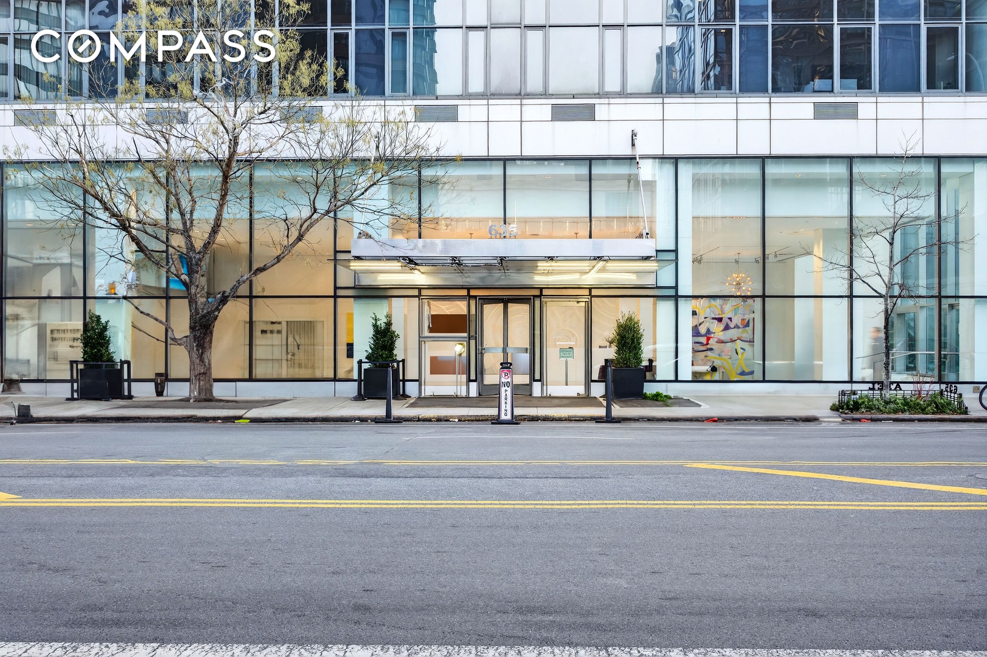 #16 photo, 635 W 42nd Street, מנהטן Hell's Kitchen , NY 10036