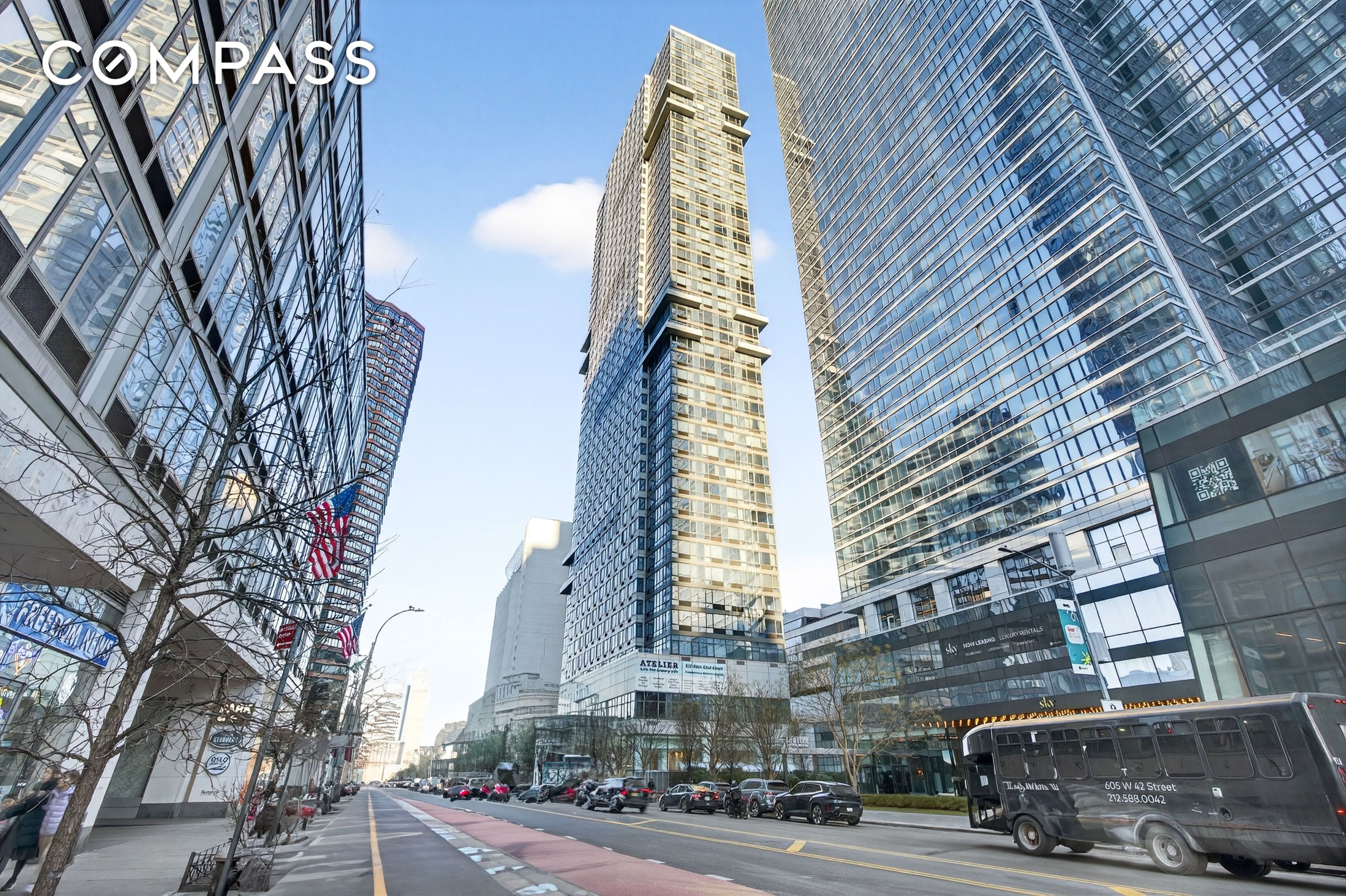 #17 photo, 635 W 42nd Street, מנהטן Hell's Kitchen , NY 10036