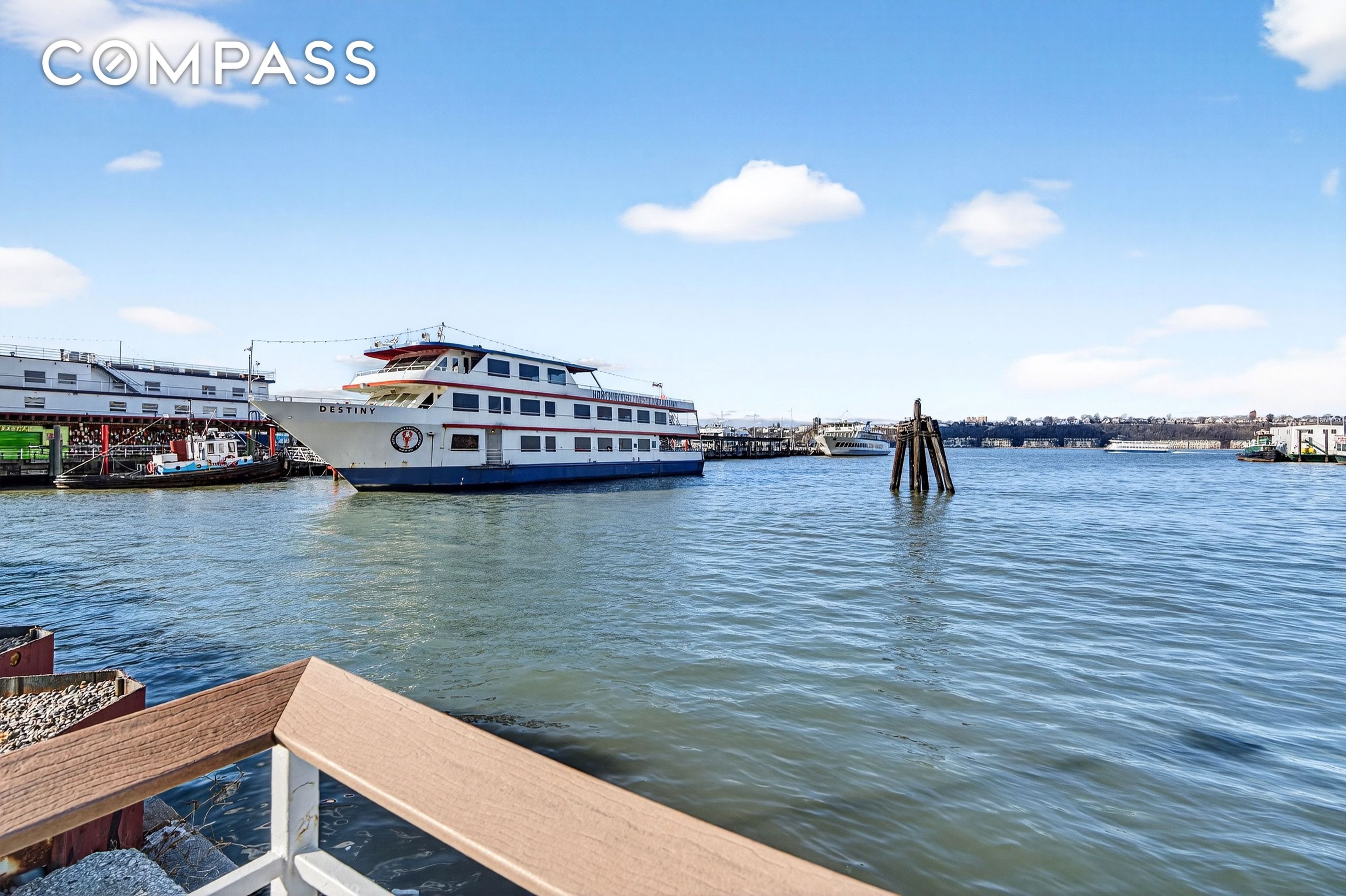 #19 photo, 635 W 42nd Street, מנהטן Hell's Kitchen , NY 10036