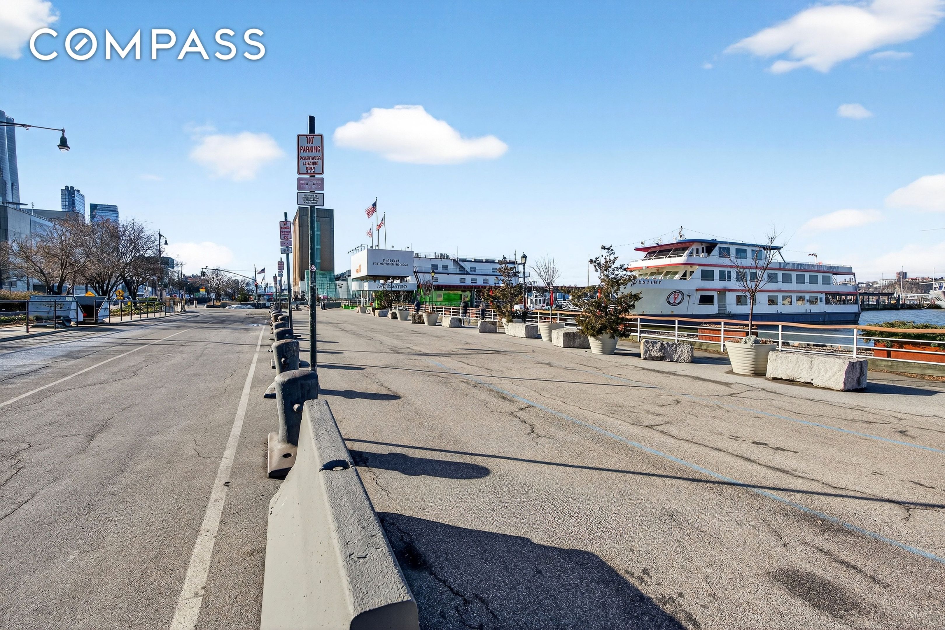 #20 photo, 635 W 42nd Street, מנהטן Hell's Kitchen , NY 10036