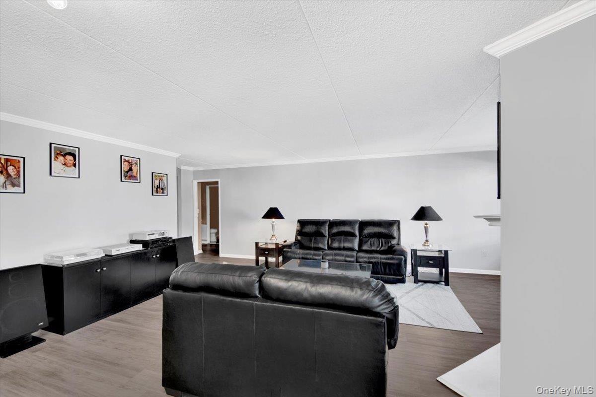 #11 photo, 400 High Point Drive, Hartsdale , NY 10530