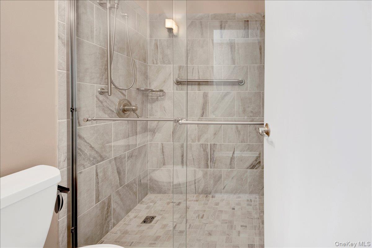 #17 photo, 400 High Point Drive, Hartsdale , NY 10530