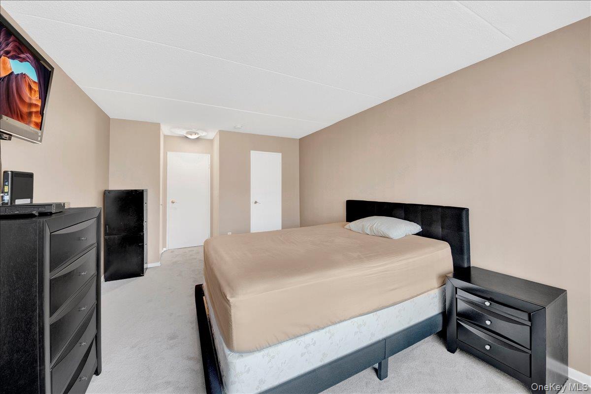 #20 photo, 400 High Point Drive, Hartsdale , NY 10530