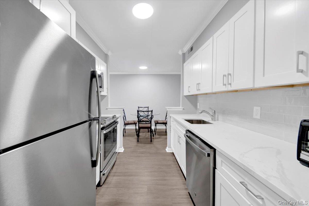 #5 photo, 400 High Point Drive, Hartsdale , NY 10530