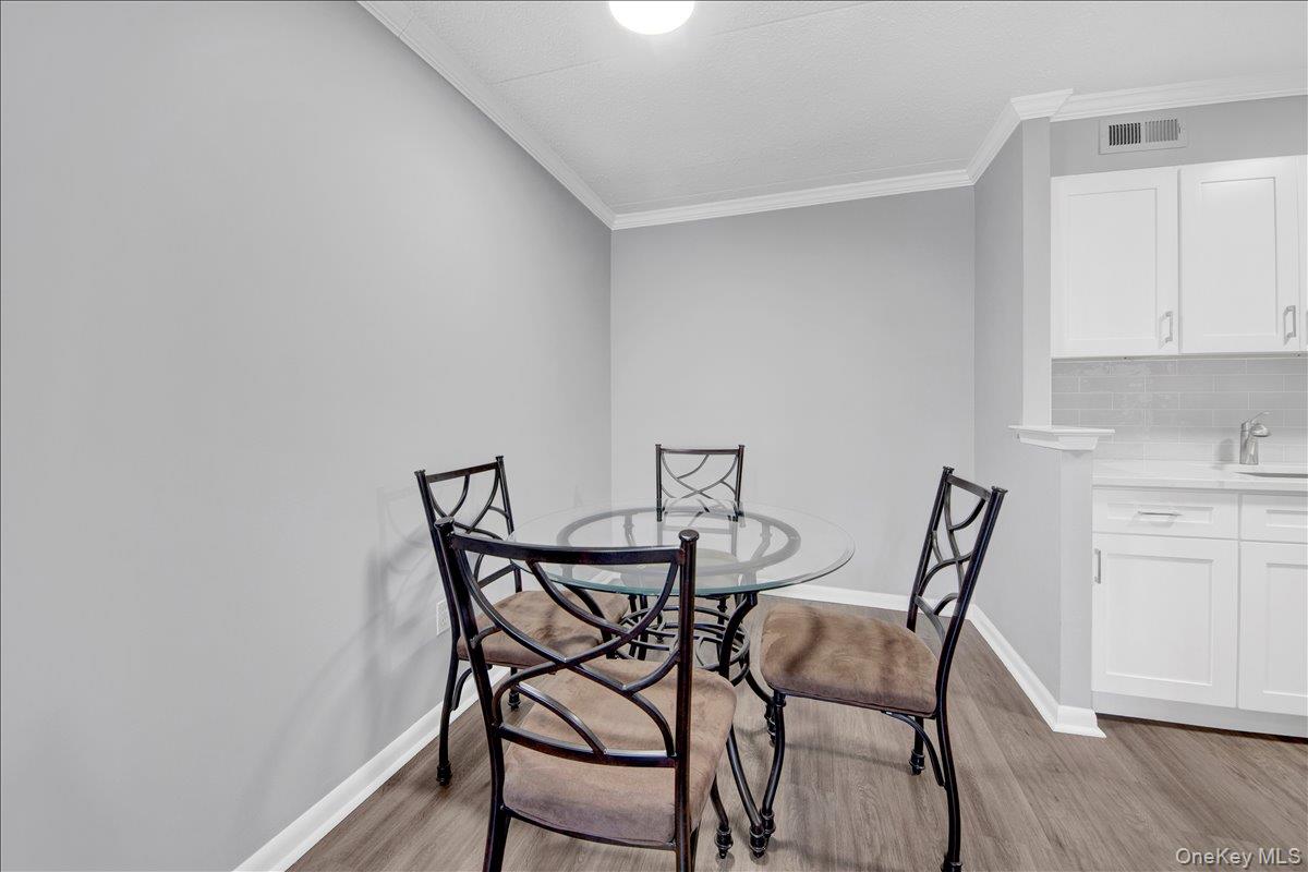 #6 photo, 400 High Point Drive, Hartsdale , NY 10530