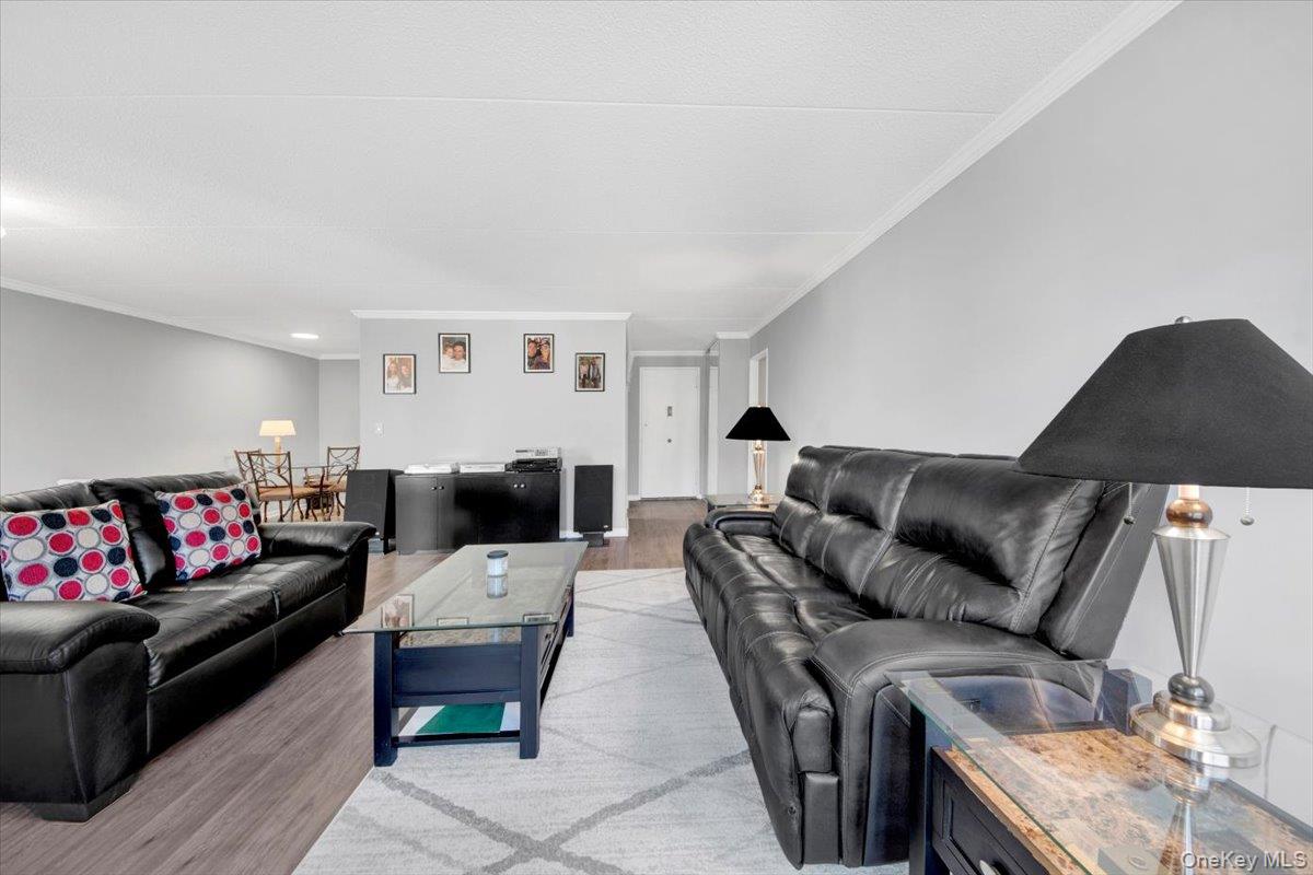 #7 photo, 400 High Point Drive, Hartsdale , NY 10530