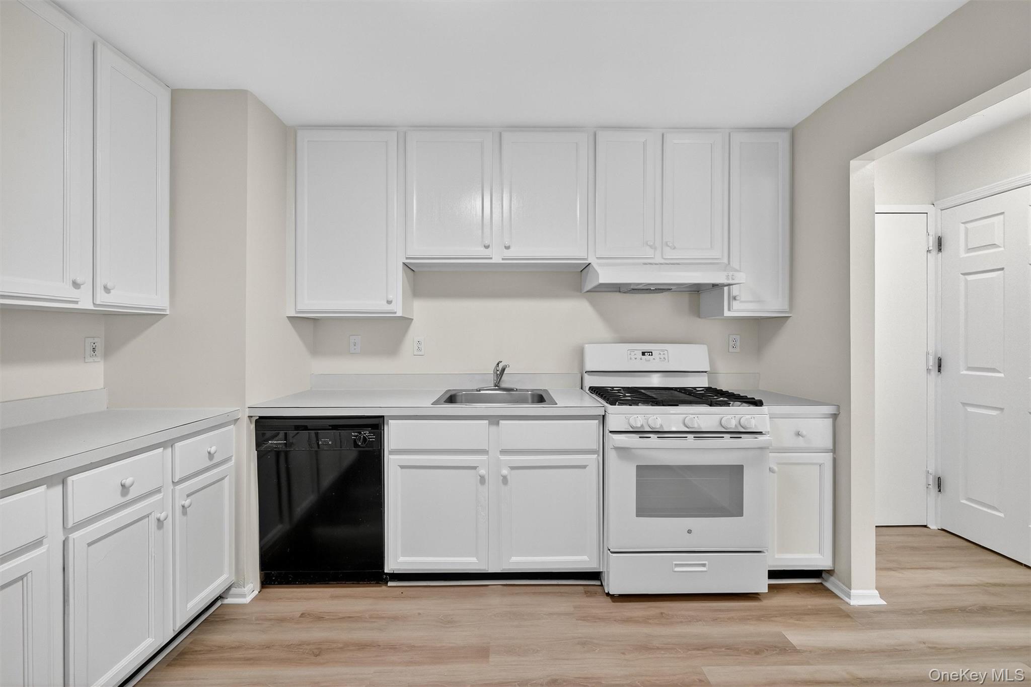 #3 photo, 10-12 Chestnut Street, Suffern , NY 10901