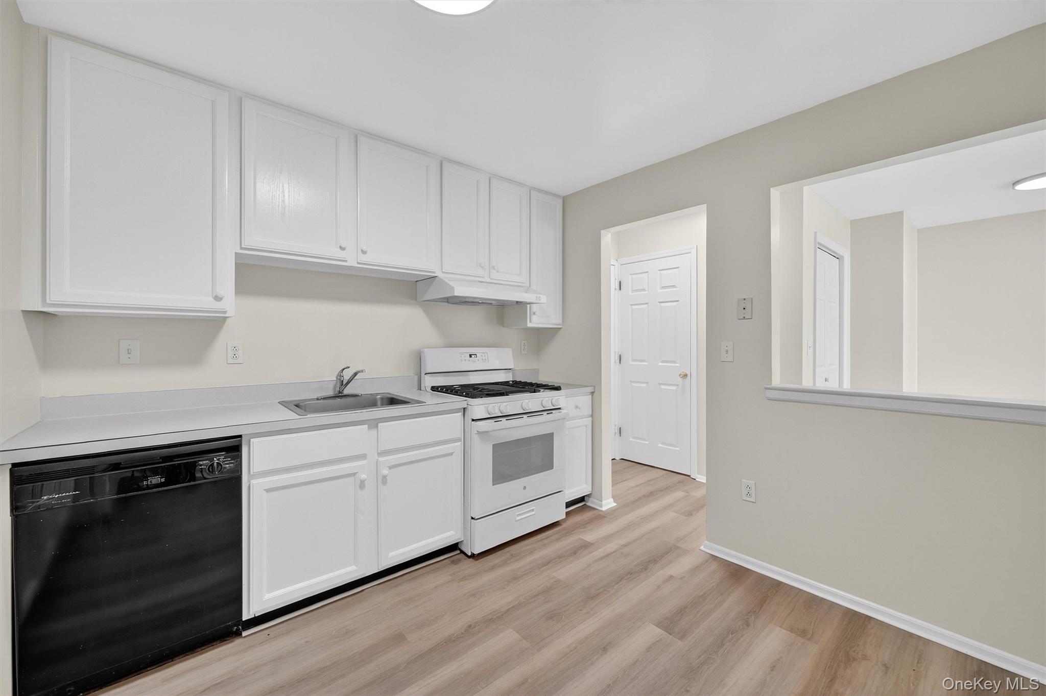 #4 photo, 10-12 Chestnut Street, Suffern , NY 10901