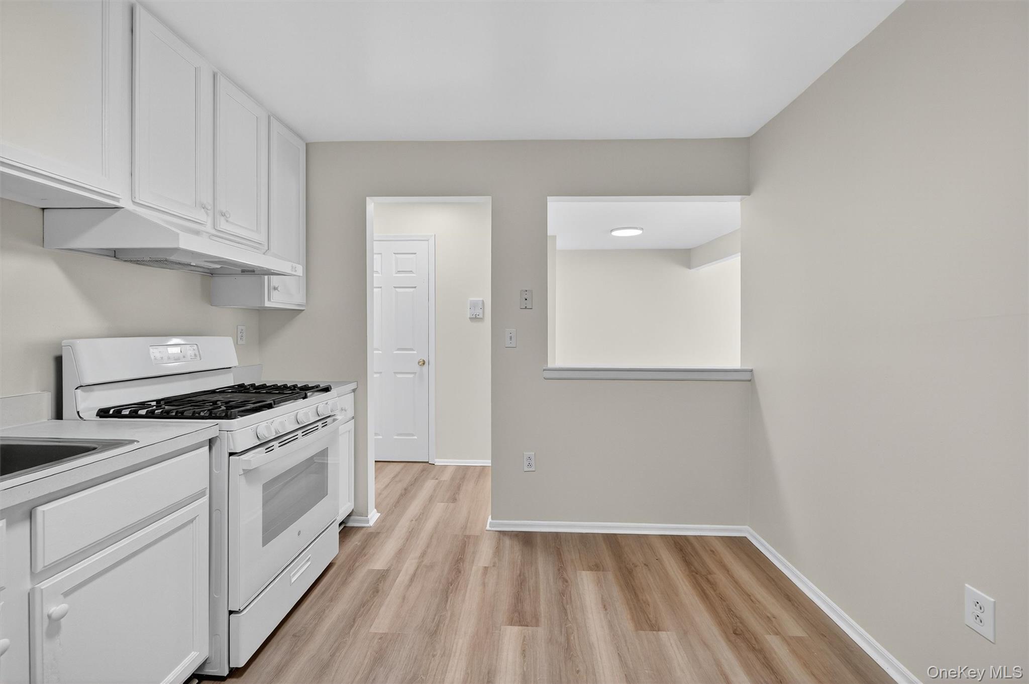 #5 photo, 10-12 Chestnut Street, Suffern , NY 10901