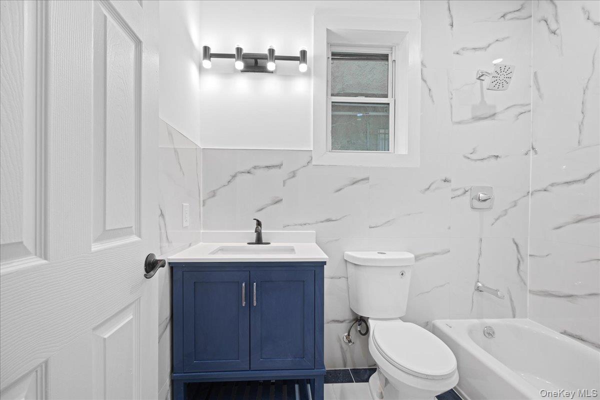 #13 photo, 588 Van Nest Avenue, برونكس Bronx , NY 10460