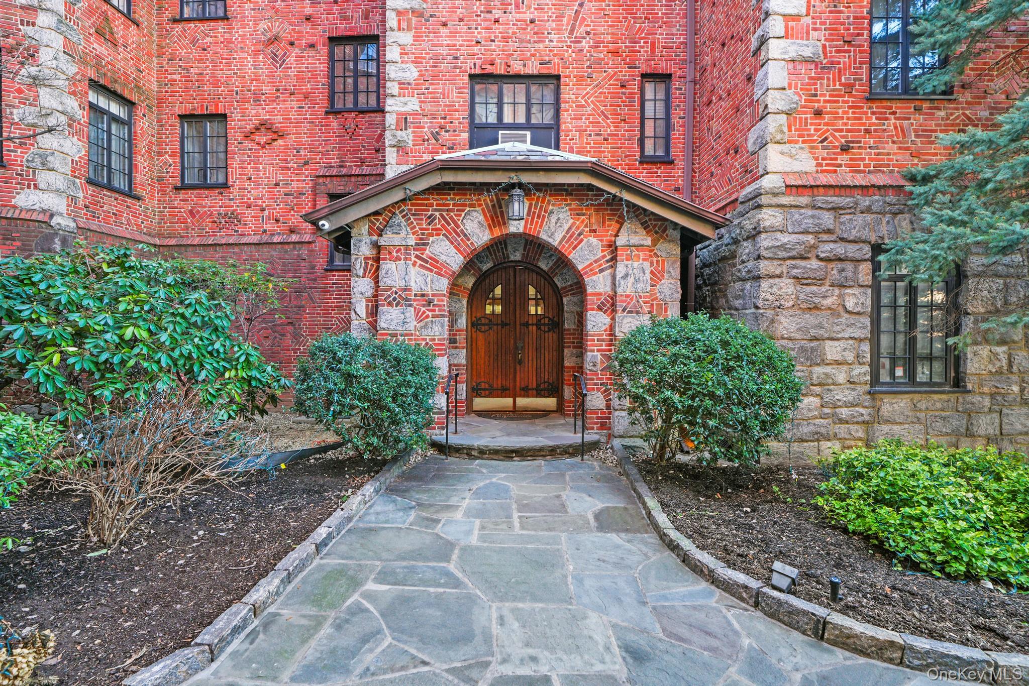 #1 photo, 45 Pondfield Road, ब्रोंक्स Bronxville , NY 10708