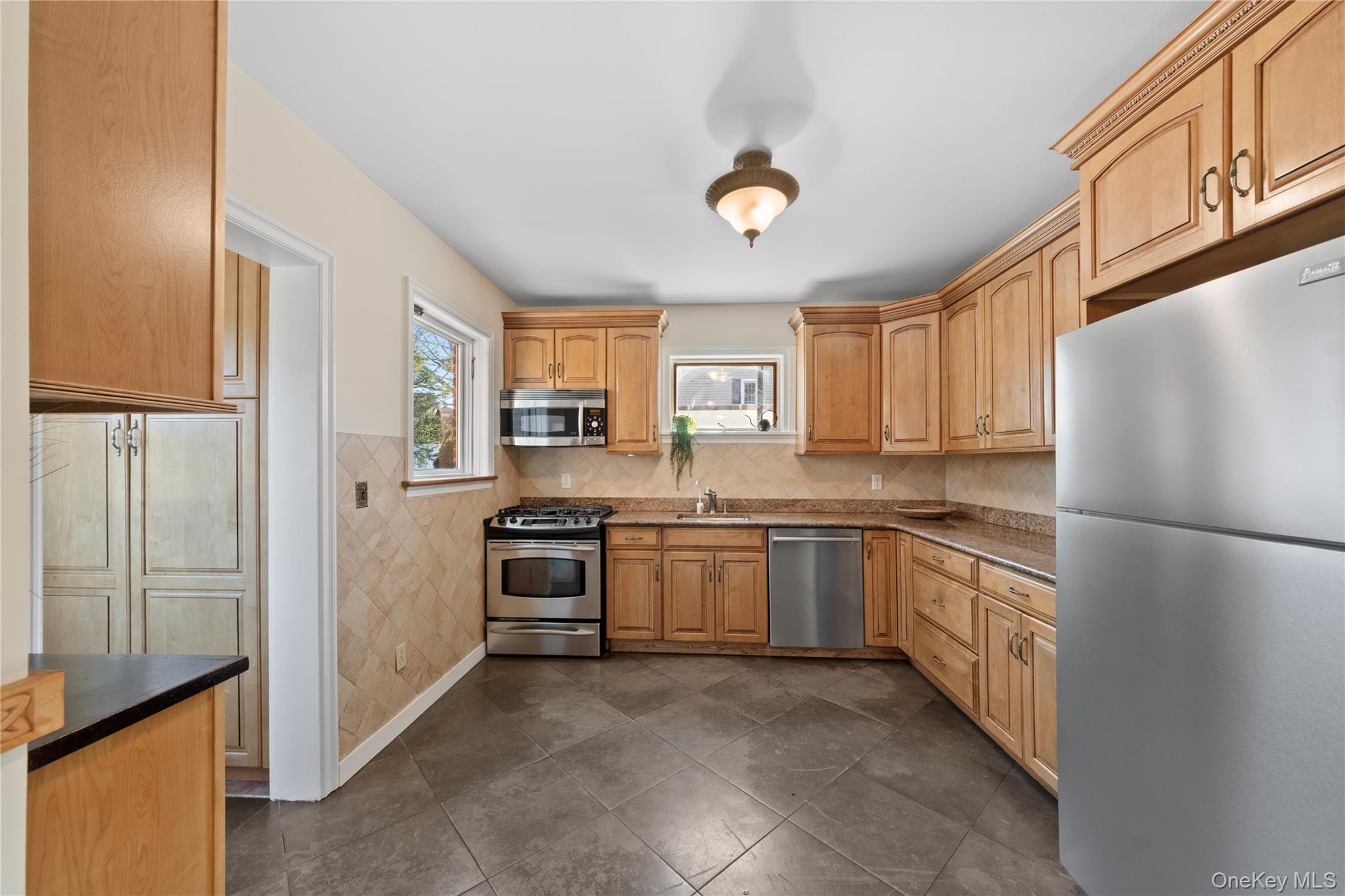 #16 photo, 180 Kneeland Avenue, Yonkers , NY 10705