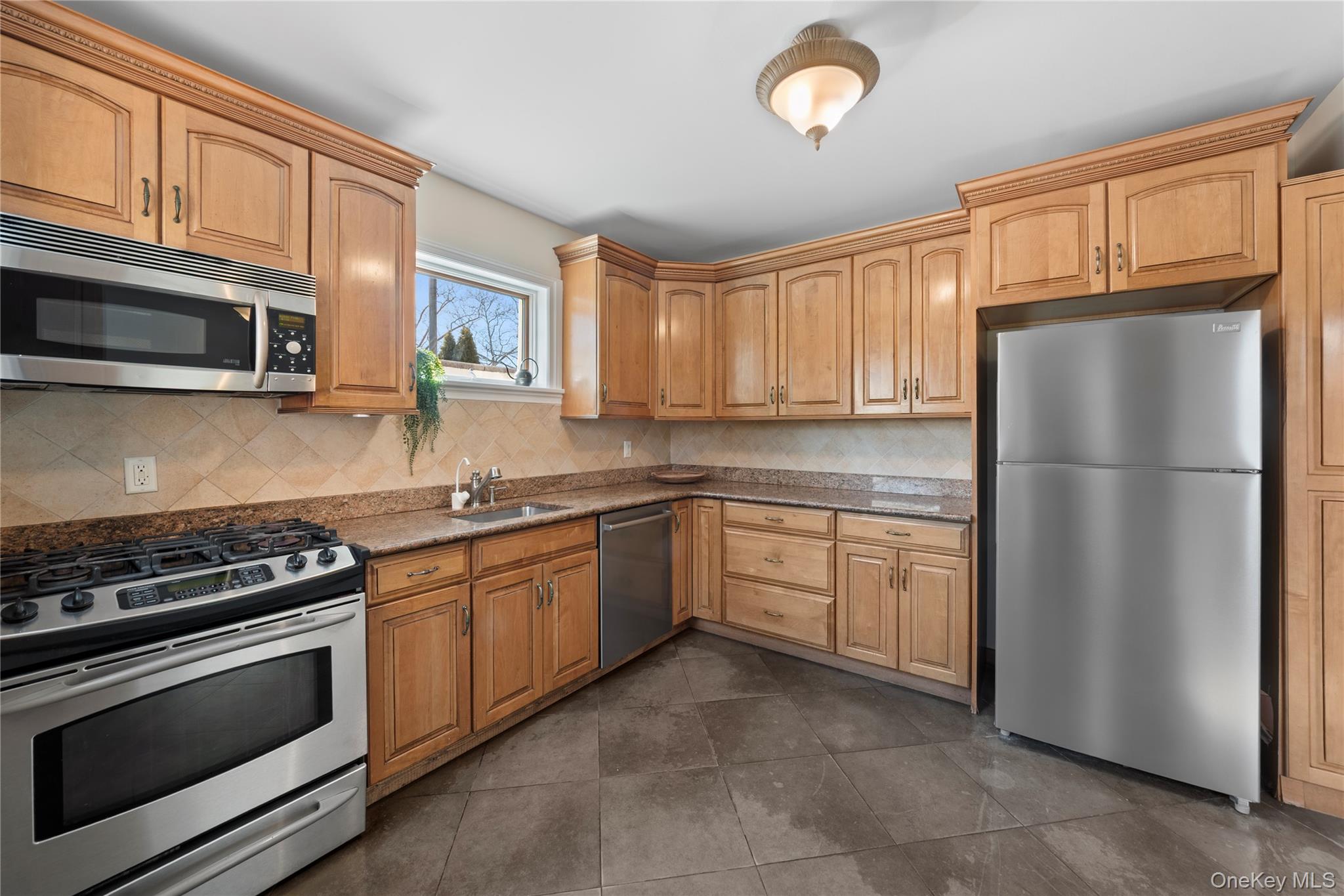 #17 photo, 180 Kneeland Avenue, Yonkers , NY 10705