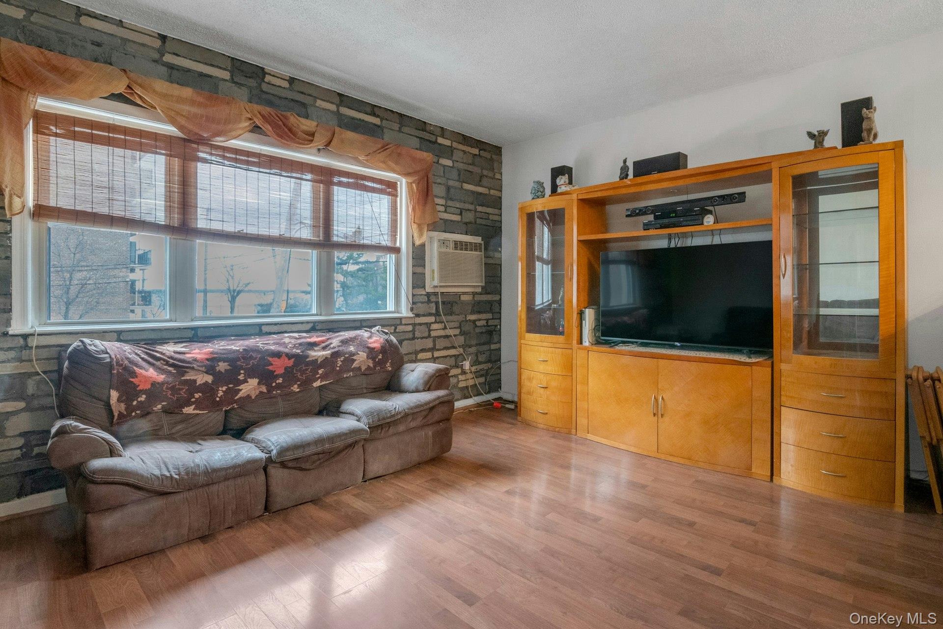 #12 photo, 1103 Stadium Avenue, برونكس Bronx , NY 10465