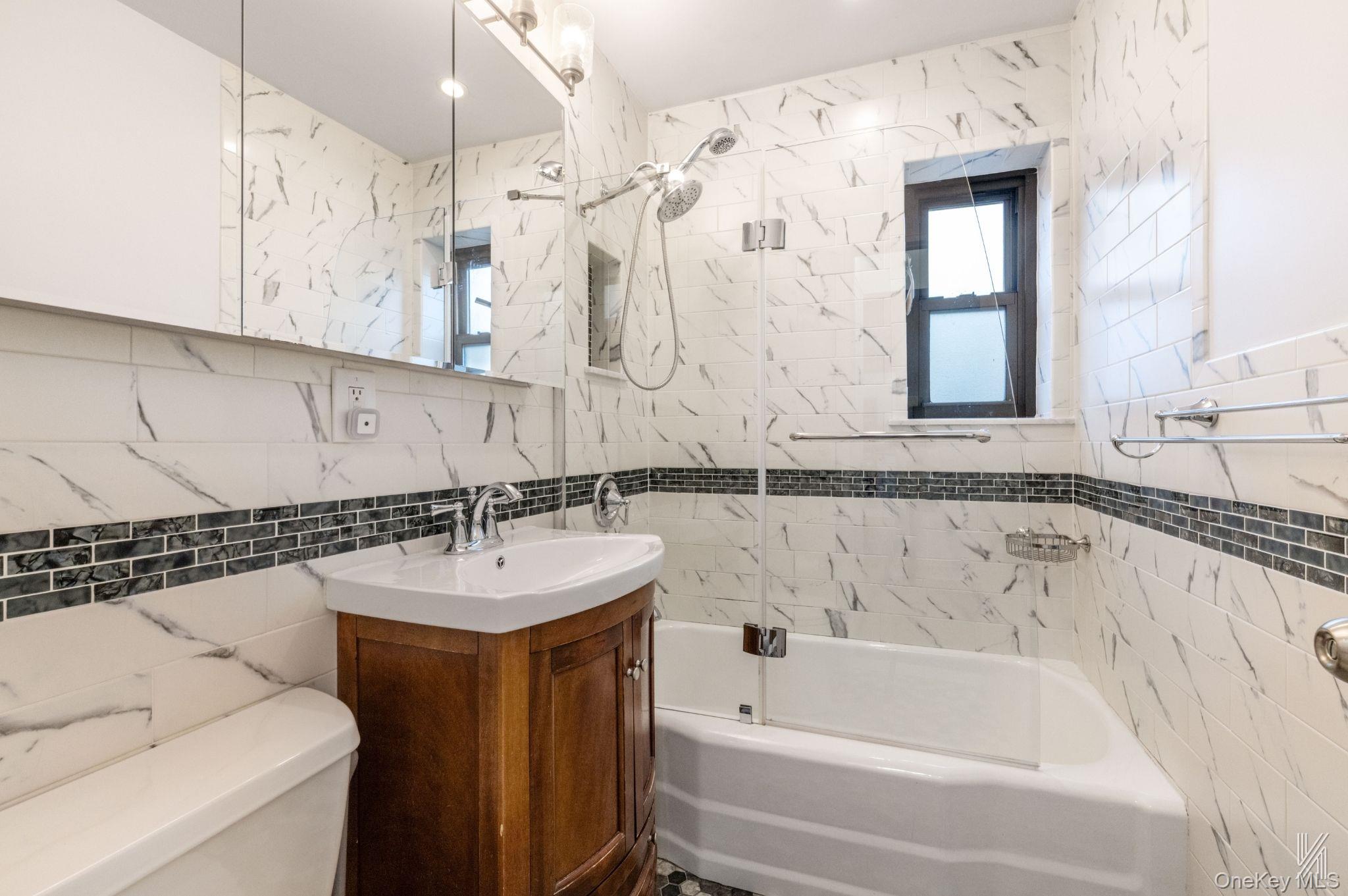 #16 photo, 34-10 94th Street, Куинс ‖ Jackson Heights , NY 11372