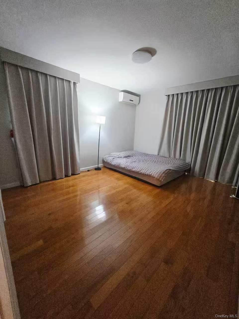 #9 photo, 50-24 232nd Street, কুইন্‌স Oakland Gardens , NY 11364