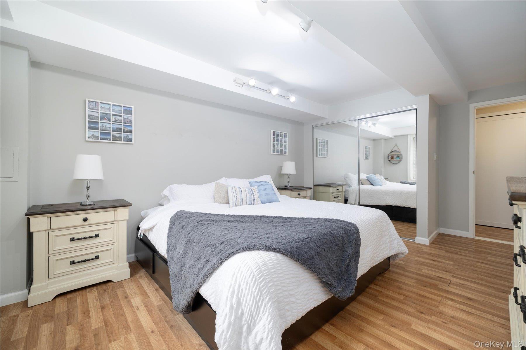 #12 photo, 310 Riverside Boulevard, מחוז נסאו Long Beach , NY 11561