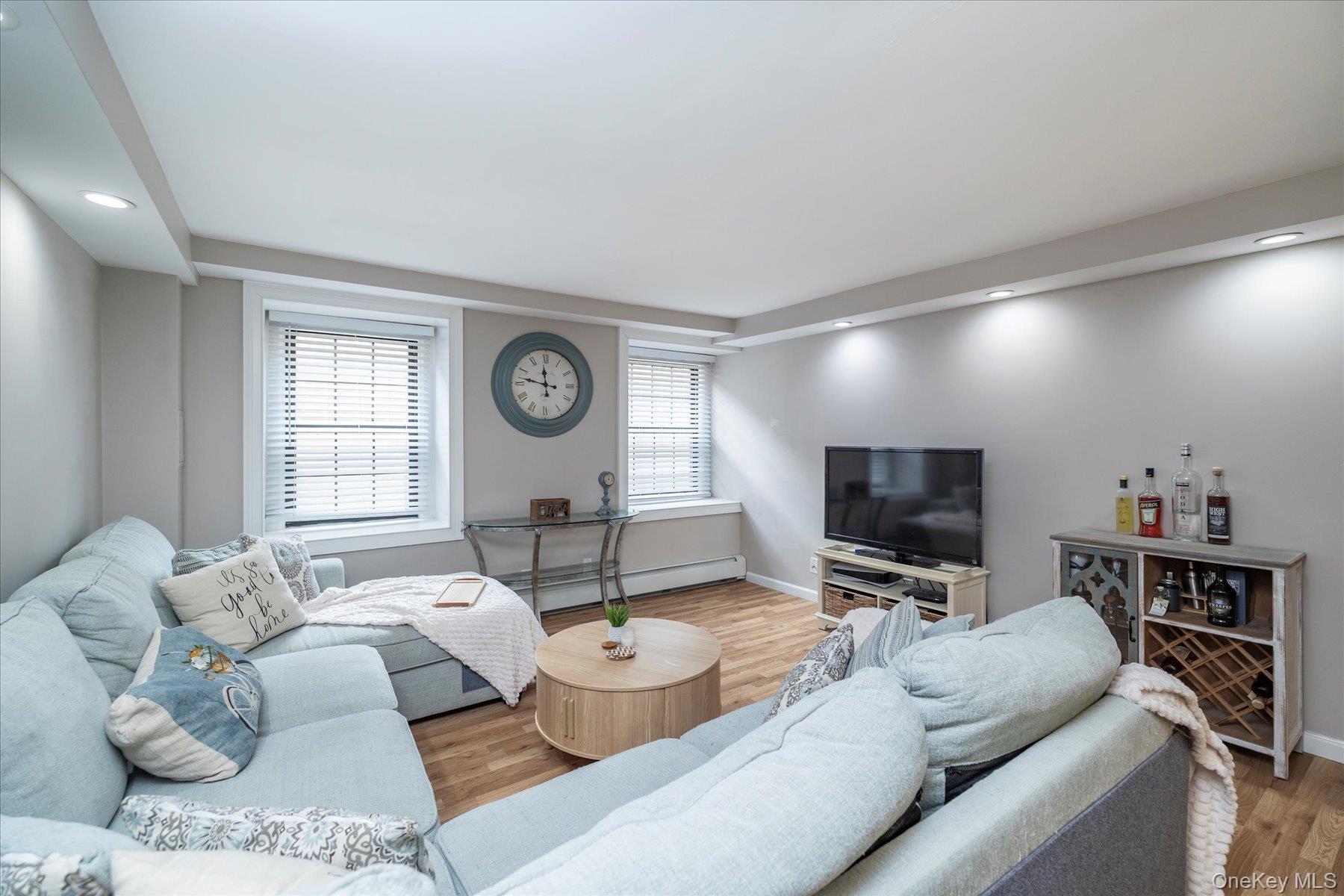 #4 photo, 310 Riverside Boulevard, מחוז נסאו Long Beach , NY 11561