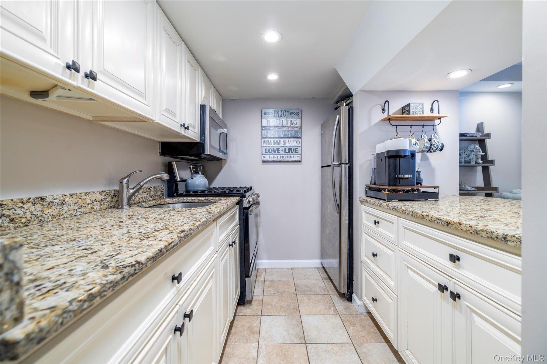 #9 photo, 310 Riverside Boulevard, מחוז נסאו Long Beach , NY 11561