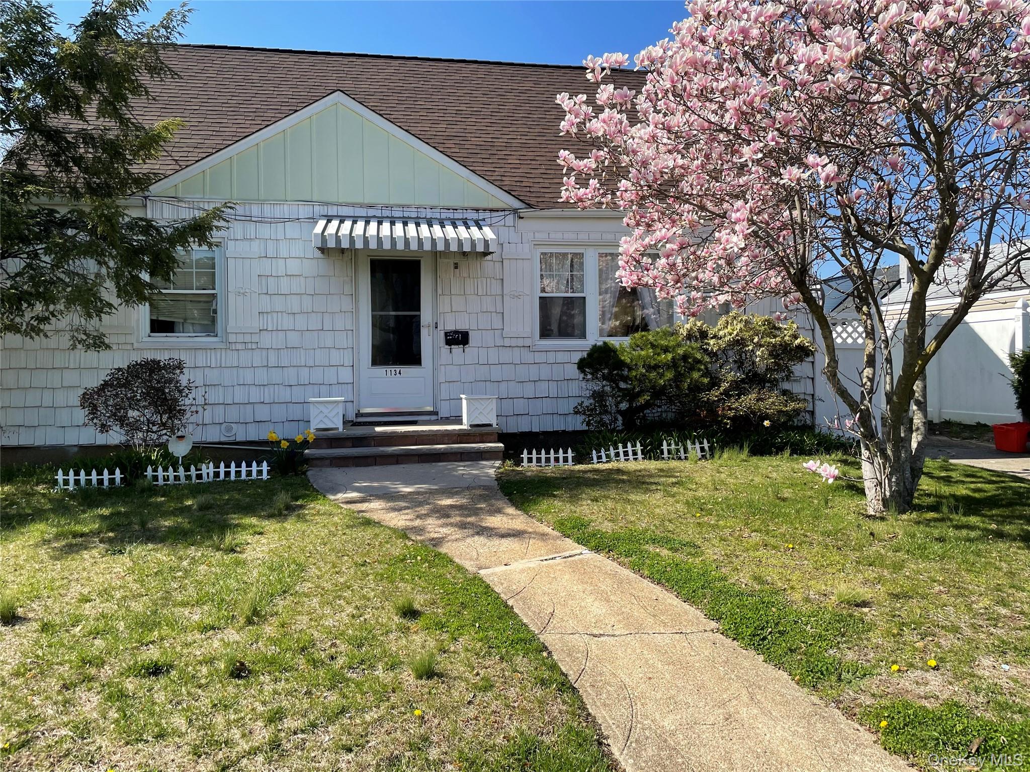 #1 photo, 1134 S Everett Street, ناسو Valley Stream , NY 11580