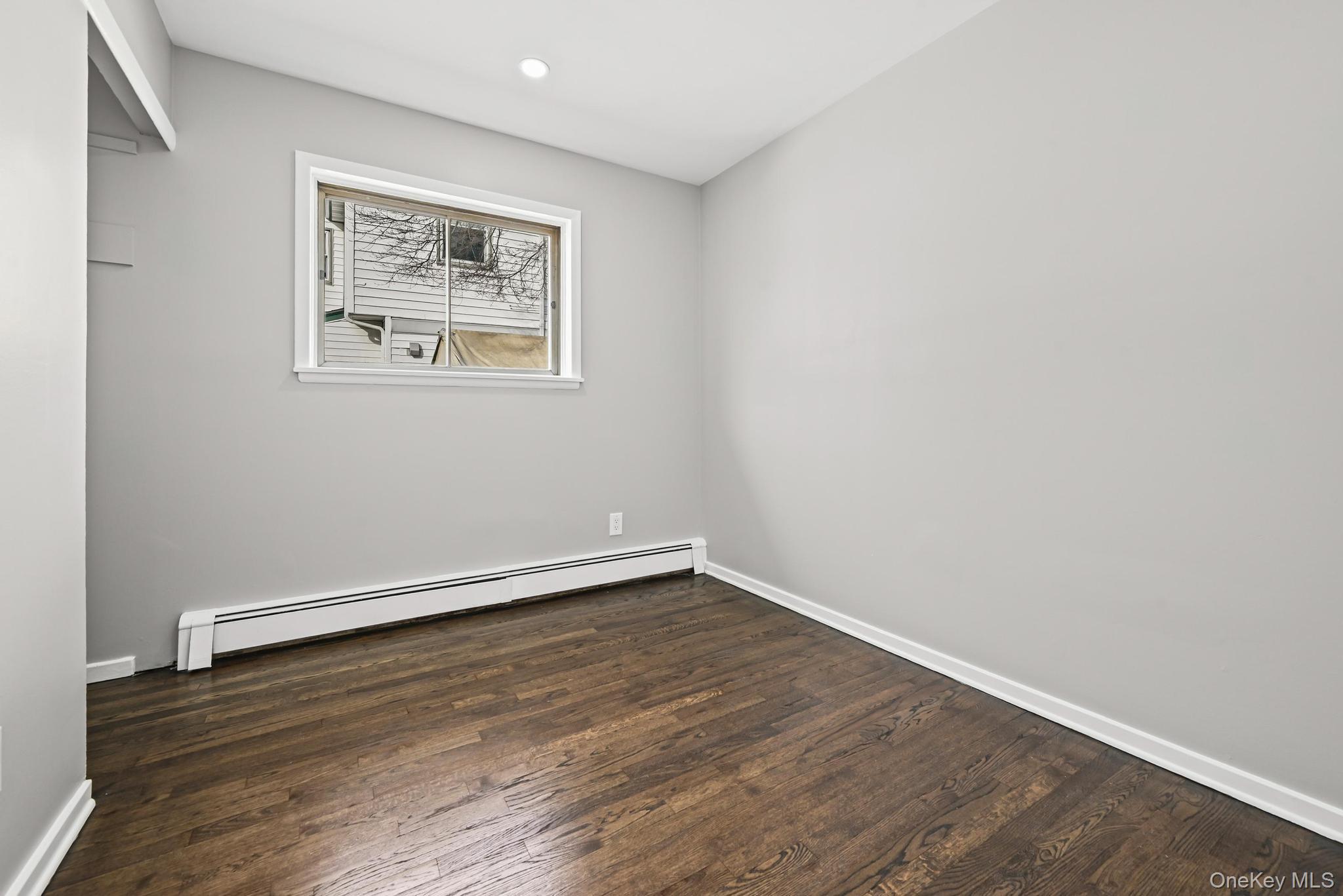 #14 photo, 88 N Penataquit Avenue, Саффолк ‖ Bay Shore , NY 11706