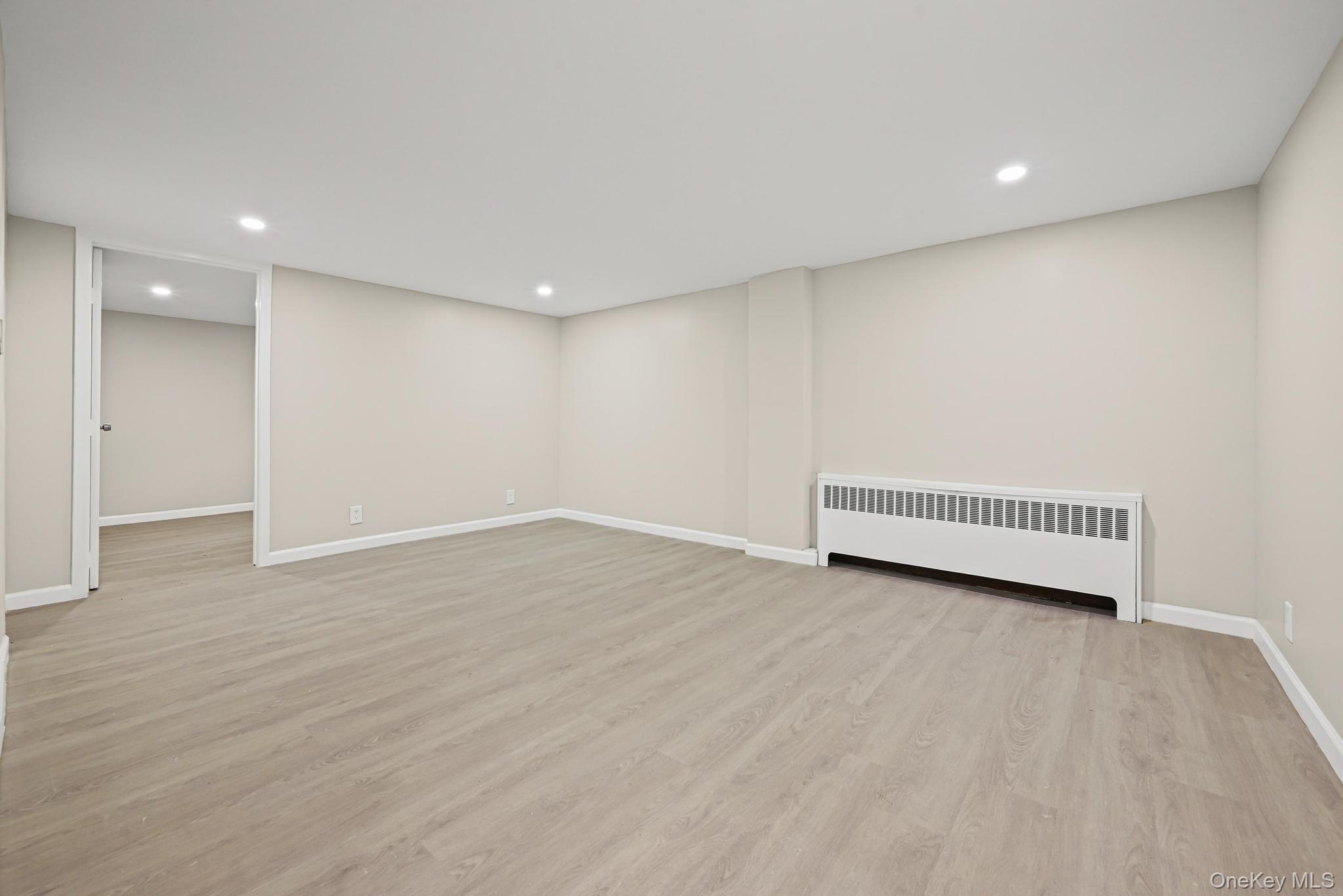 #16 photo, 88 N Penataquit Avenue, Саффолк ‖ Bay Shore , NY 11706