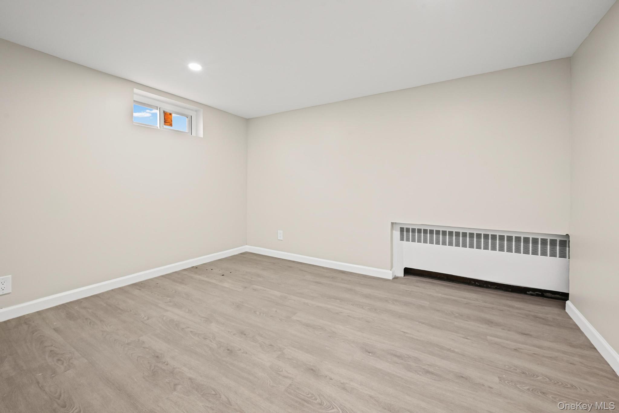 #17 photo, 88 N Penataquit Avenue, Саффолк ‖ Bay Shore , NY 11706