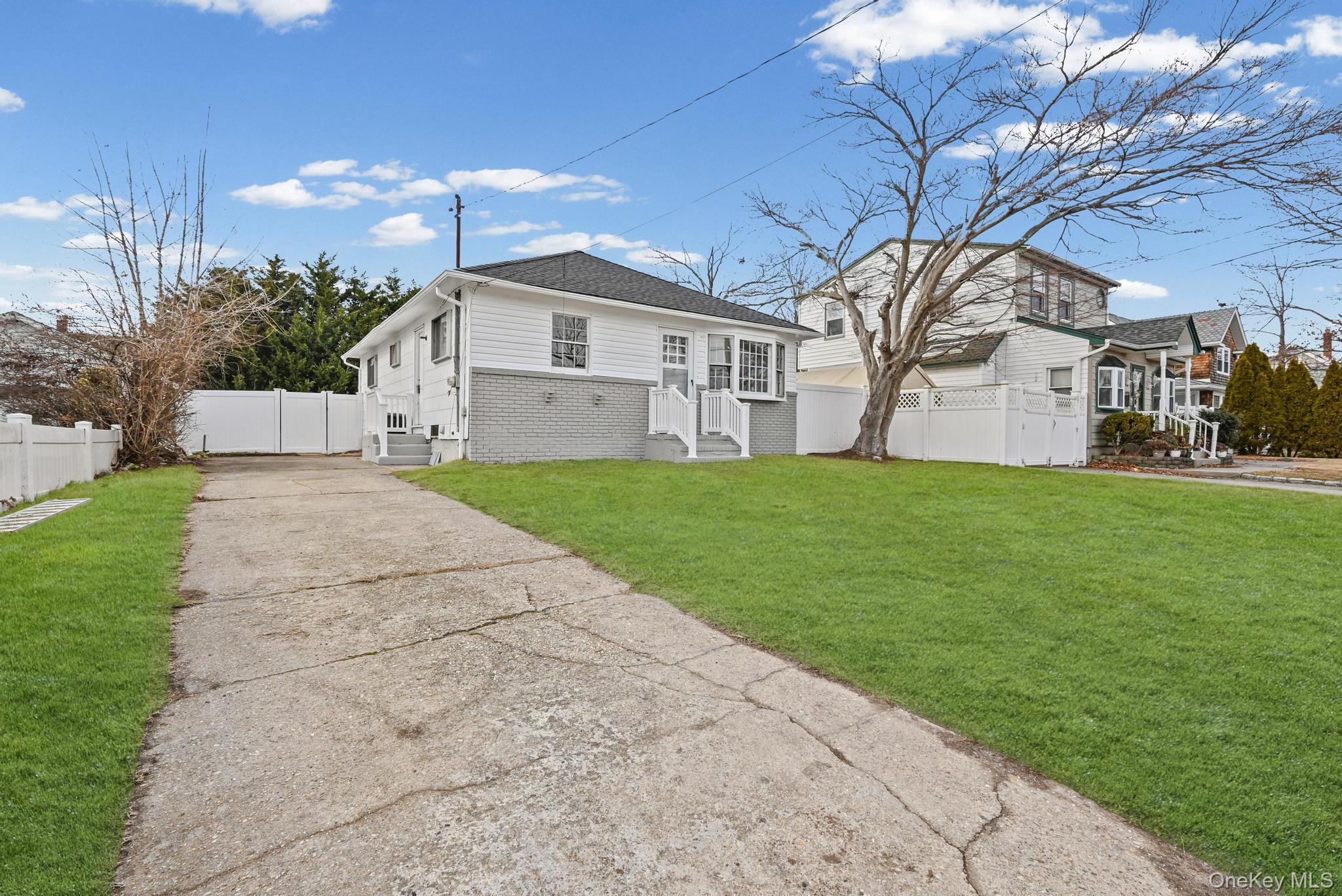 #2 photo, 88 N Penataquit Avenue, Саффолк ‖ Bay Shore , NY 11706