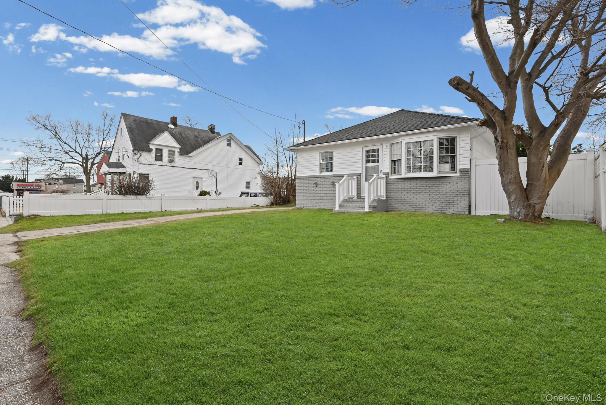 #3 photo, 88 N Penataquit Avenue, Саффолк ‖ Bay Shore , NY 11706