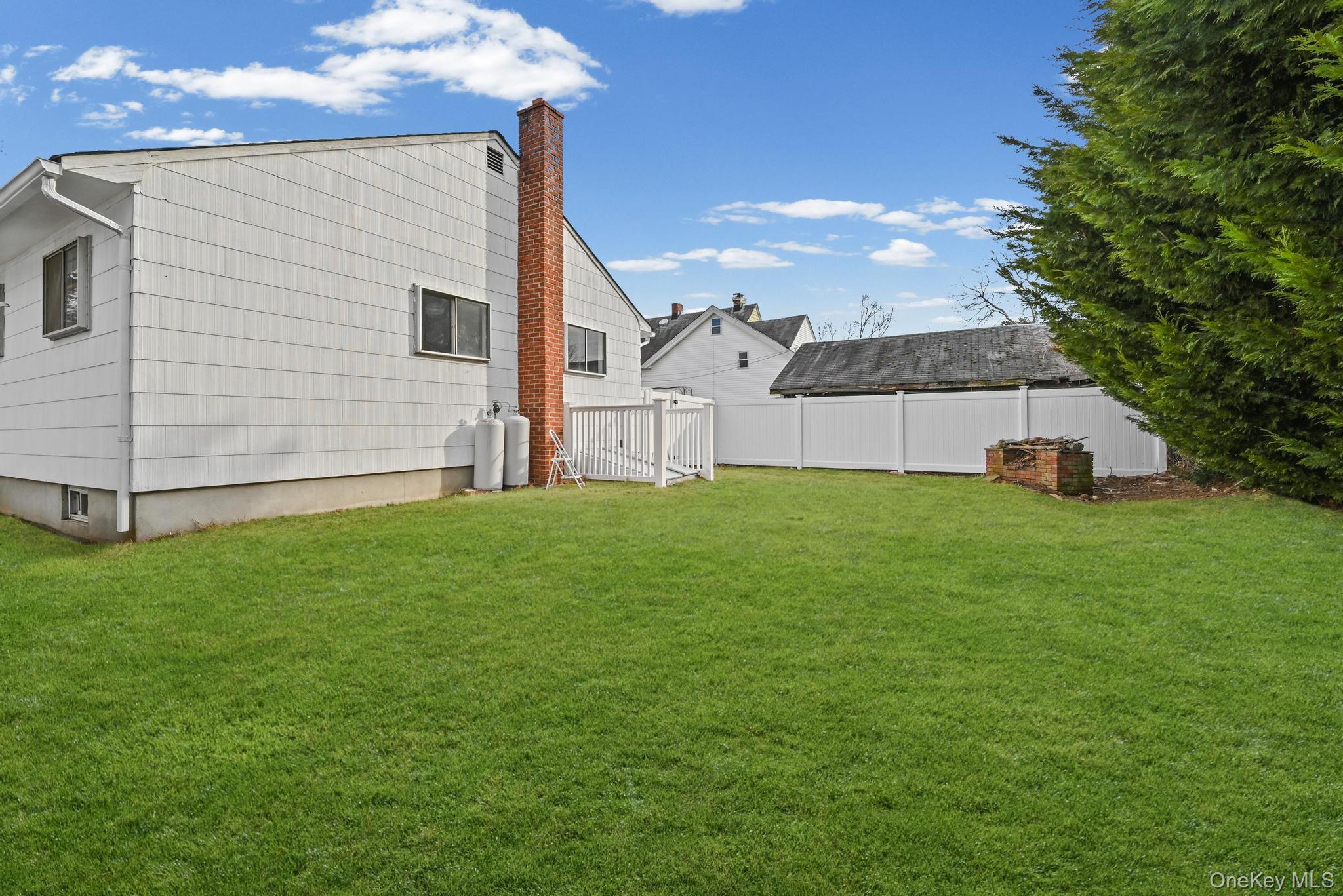 #5 photo, 88 N Penataquit Avenue, Саффолк ‖ Bay Shore , NY 11706