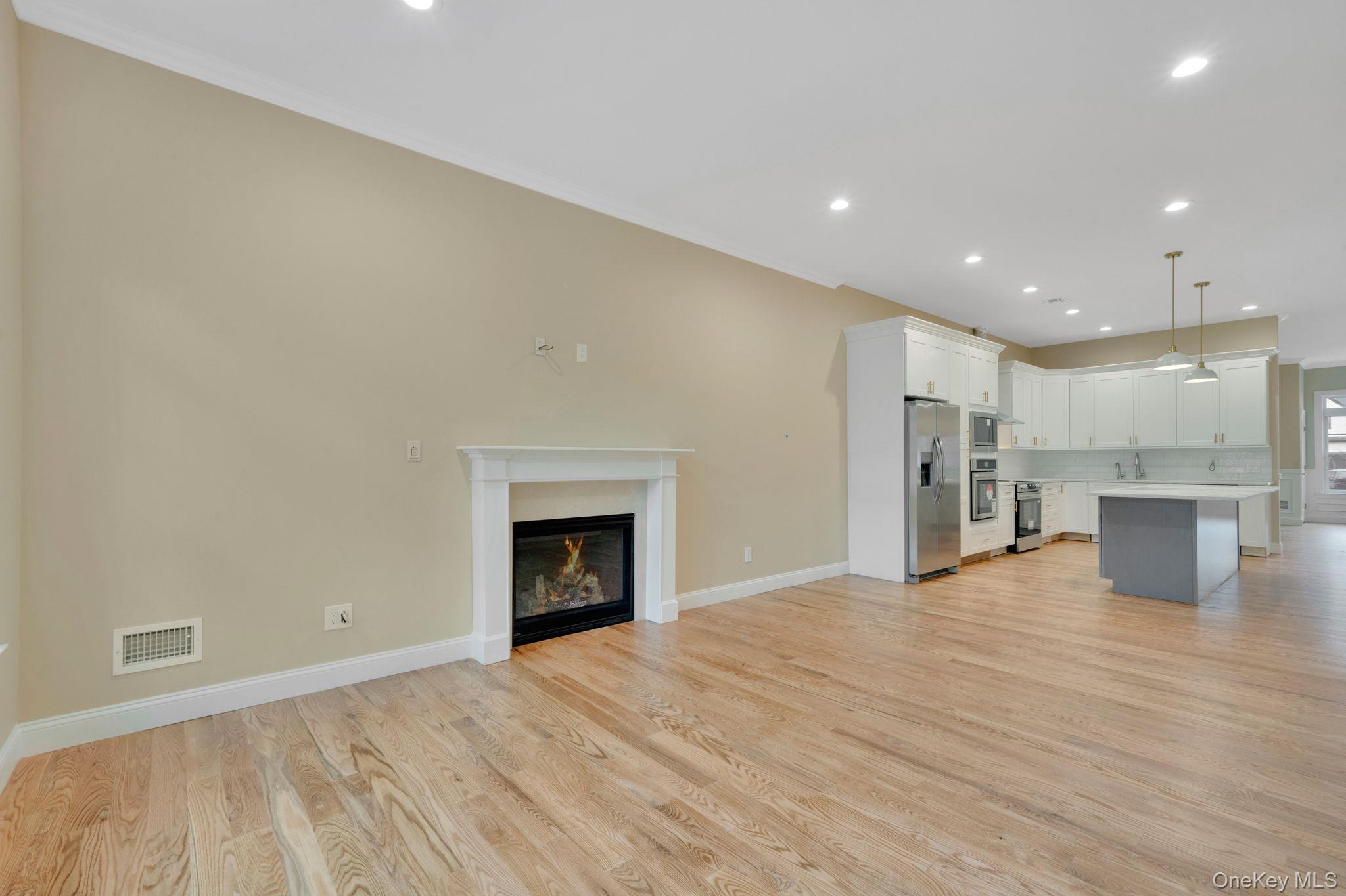 #9 photo, NC Pine Street, Саффолк ‖ Port Jefferson , NY 11776