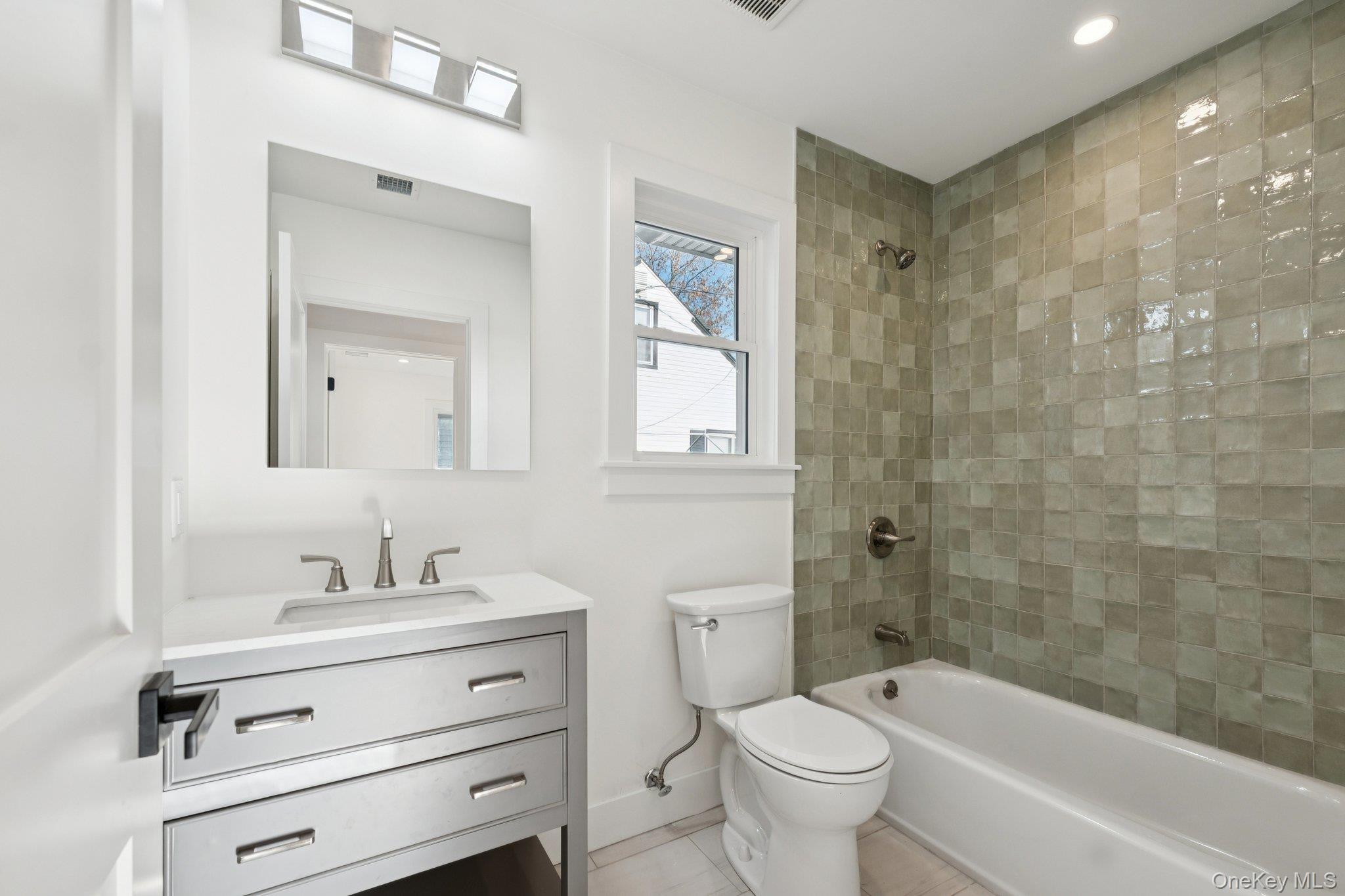 #16 photo, 29 Grant Avenue, 长岛 East Rockaway , NY 11518