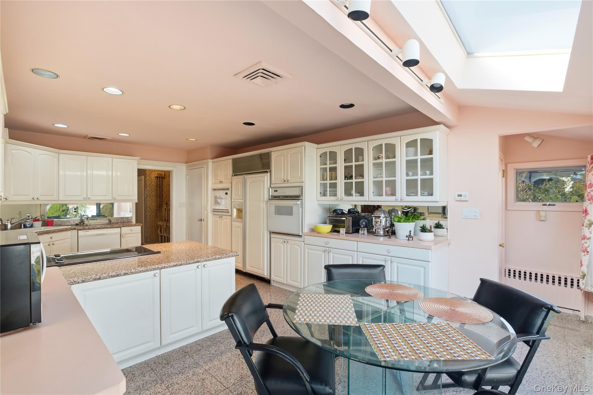 #12 photo, 2717 216th Street, كوينز Bayside , NY 11360