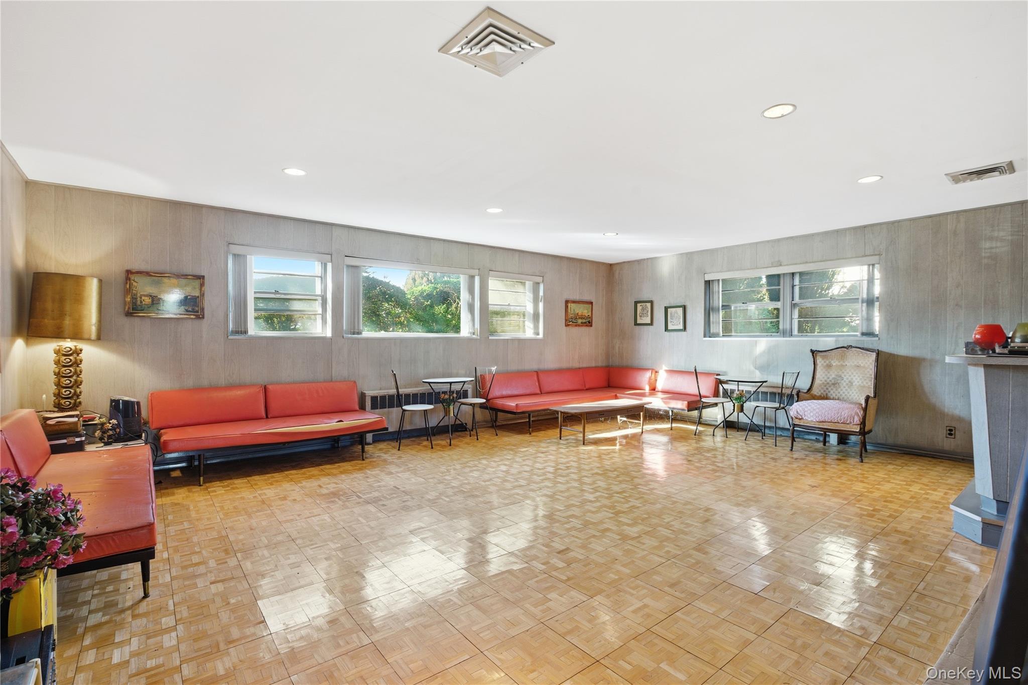 #20 photo, 2717 216th Street, كوينز Bayside , NY 11360