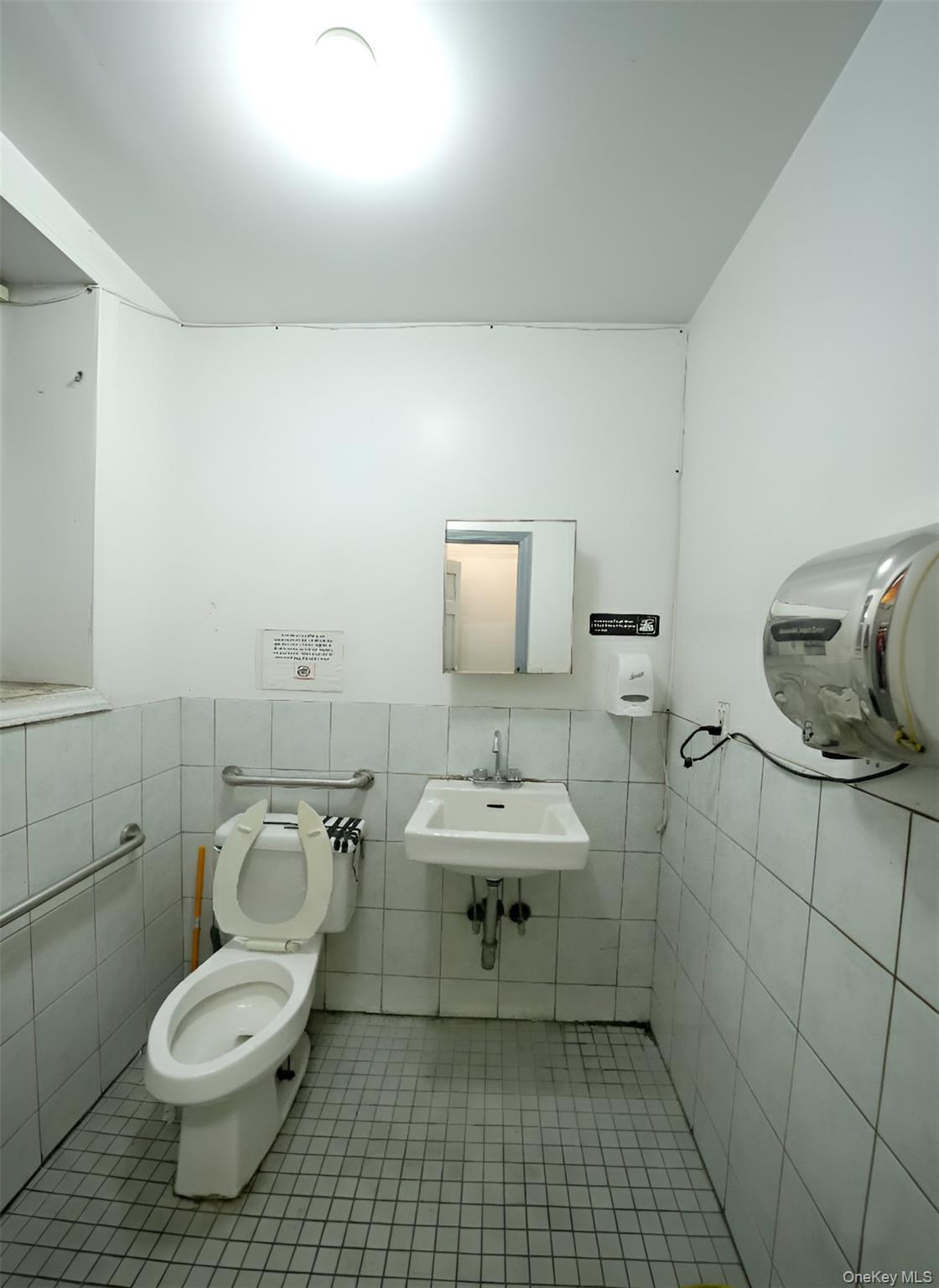 #19 photo, 21-72 21st Street, Astoria , NY 11105