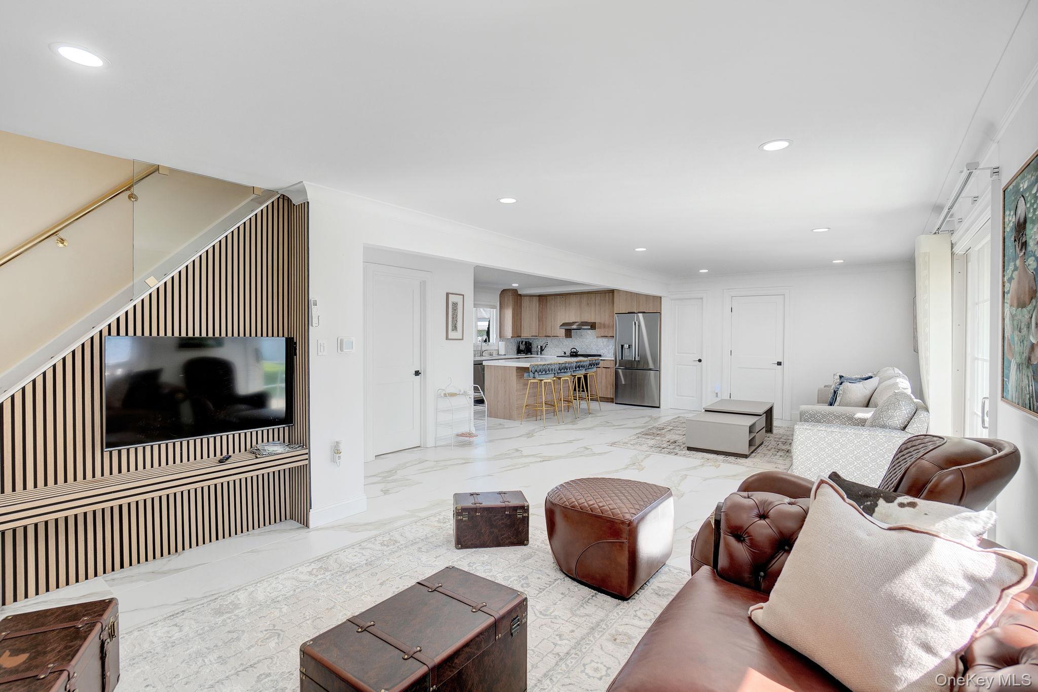 #13 photo, 8 Autumn Lane, Hicksville , NY 11801