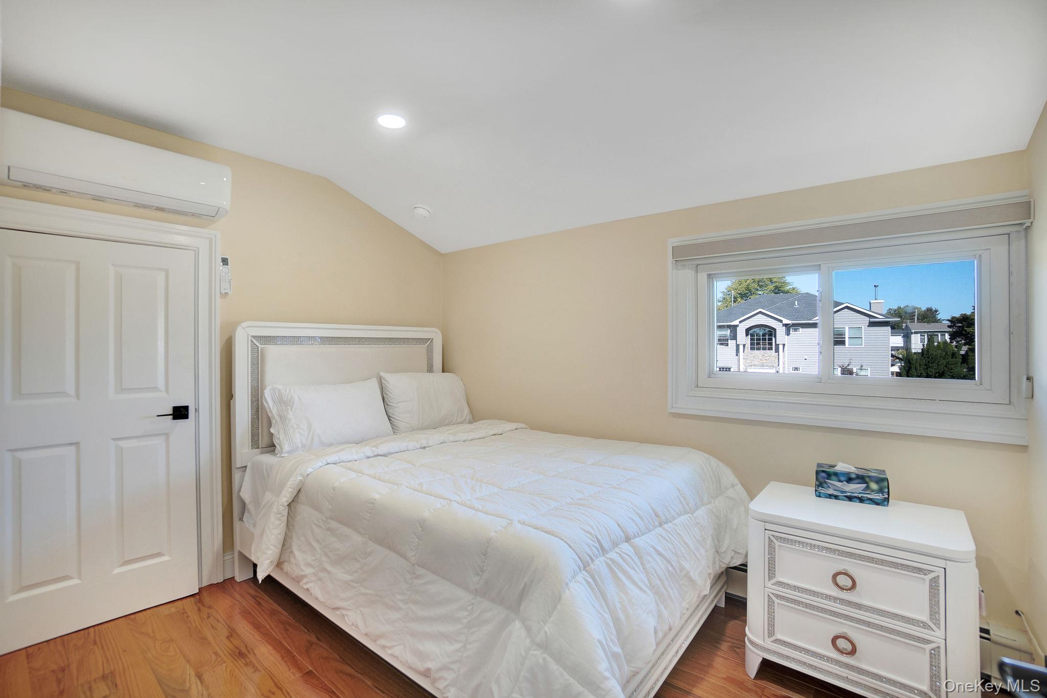 #15 photo, 8 Autumn Lane, Hicksville , NY 11801