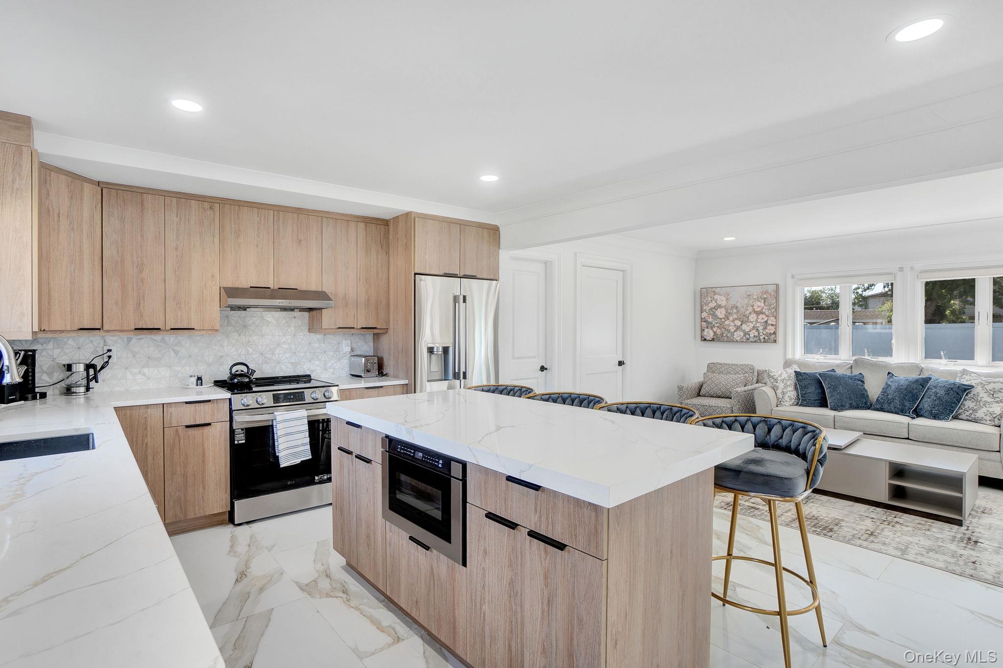 #2 photo, 8 Autumn Lane, Hicksville , NY 11801