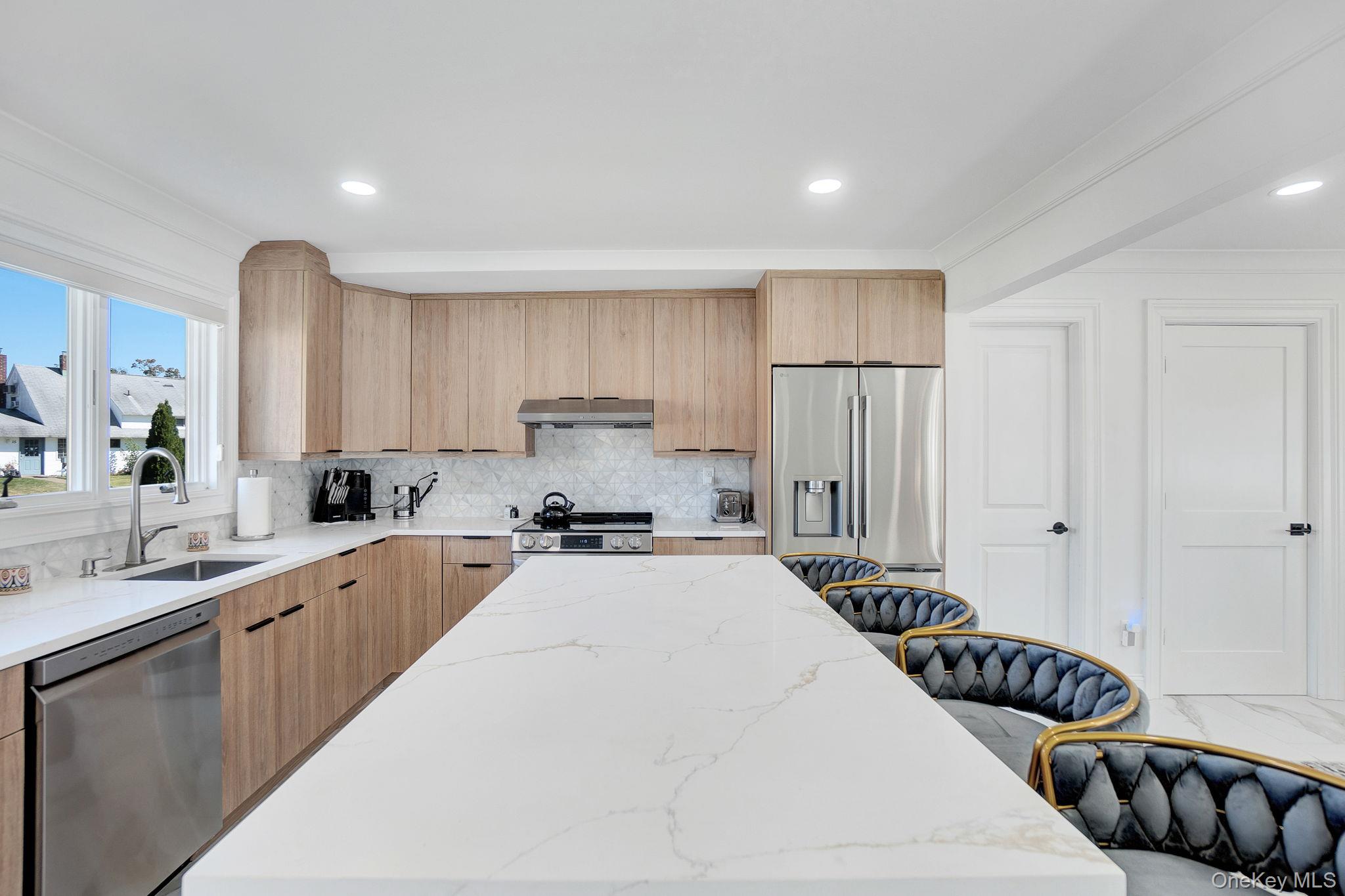 #3 photo, 8 Autumn Lane, Hicksville , NY 11801