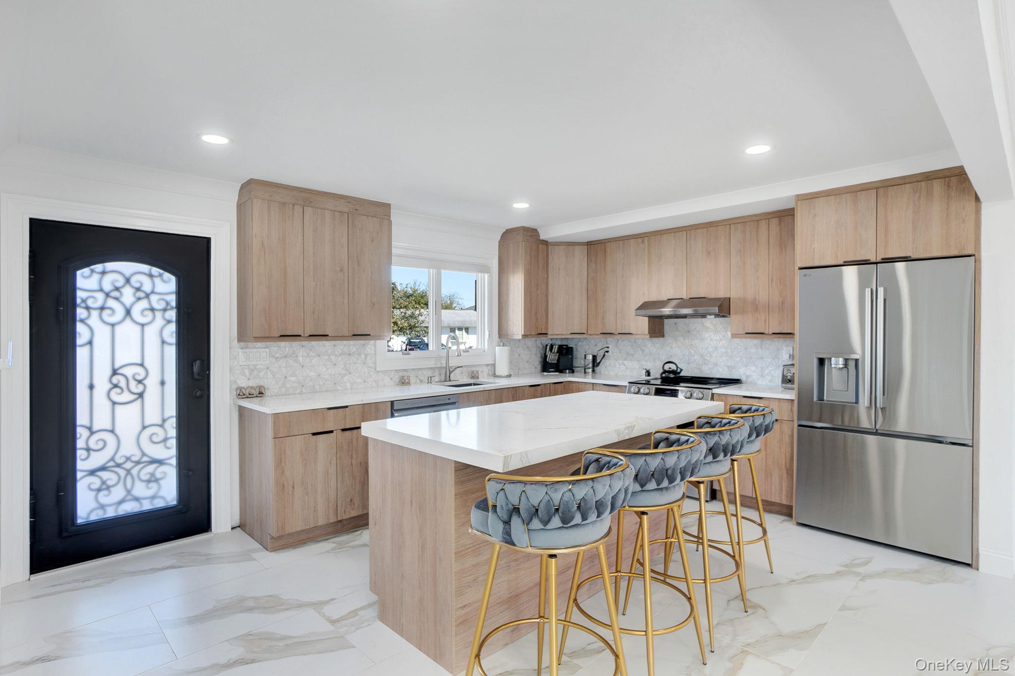 #4 photo, 8 Autumn Lane, Hicksville , NY 11801