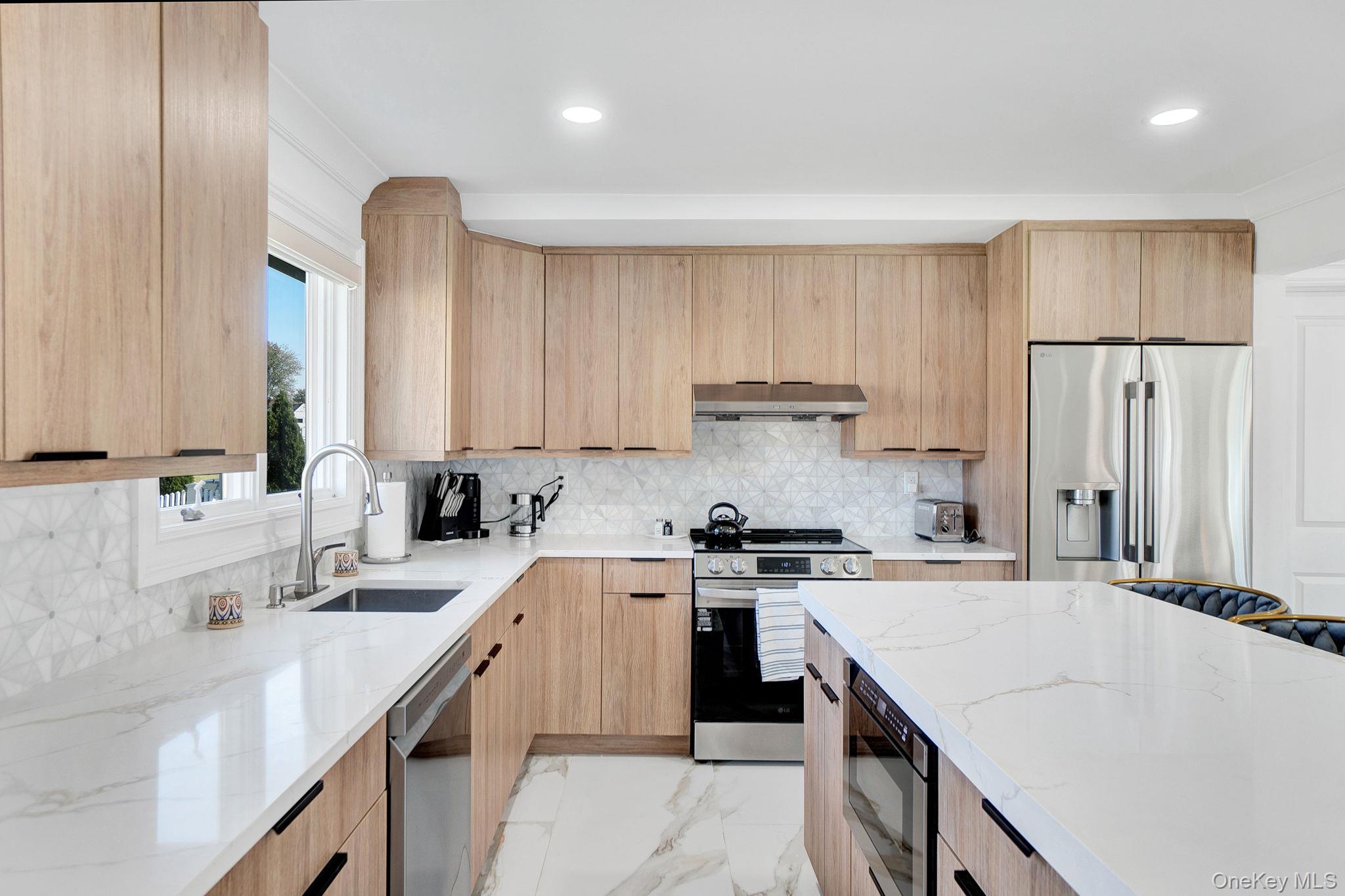 #6 photo, 8 Autumn Lane, Hicksville , NY 11801